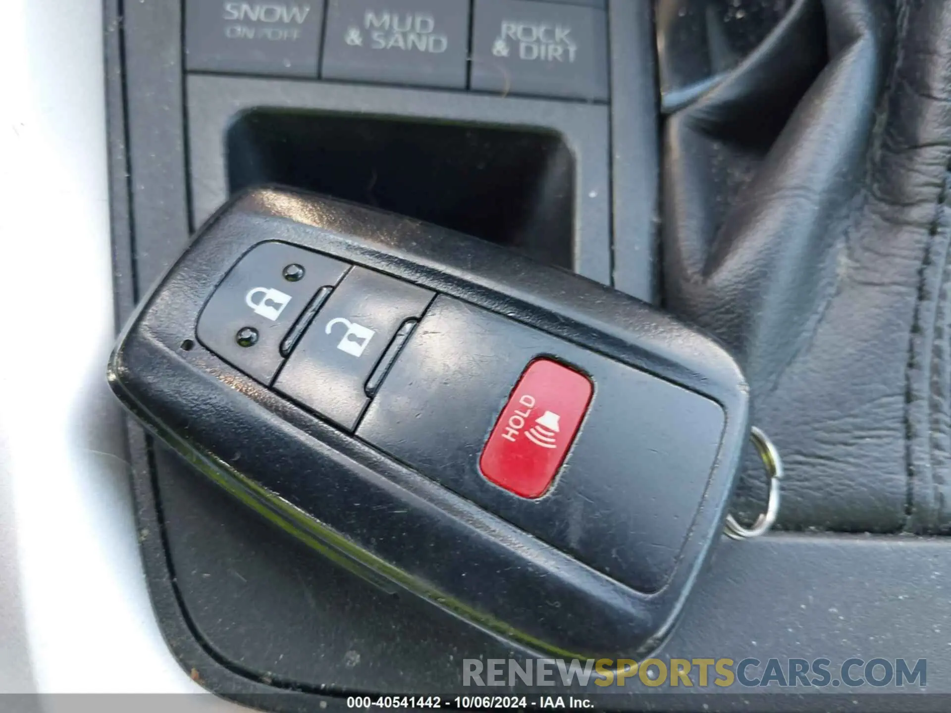 11 Photograph of a damaged car 2T3P1RFV4KW059764 TOYOTA RAV4 2019