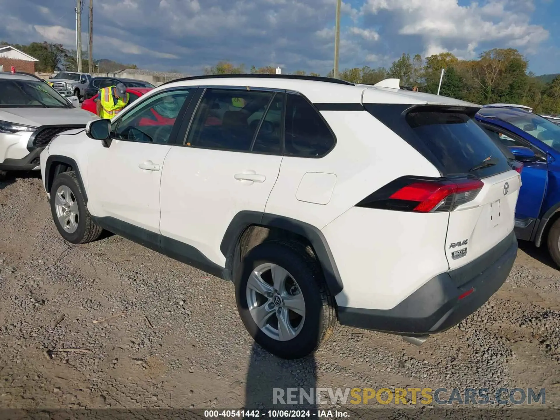3 Photograph of a damaged car 2T3P1RFV4KW059764 TOYOTA RAV4 2019