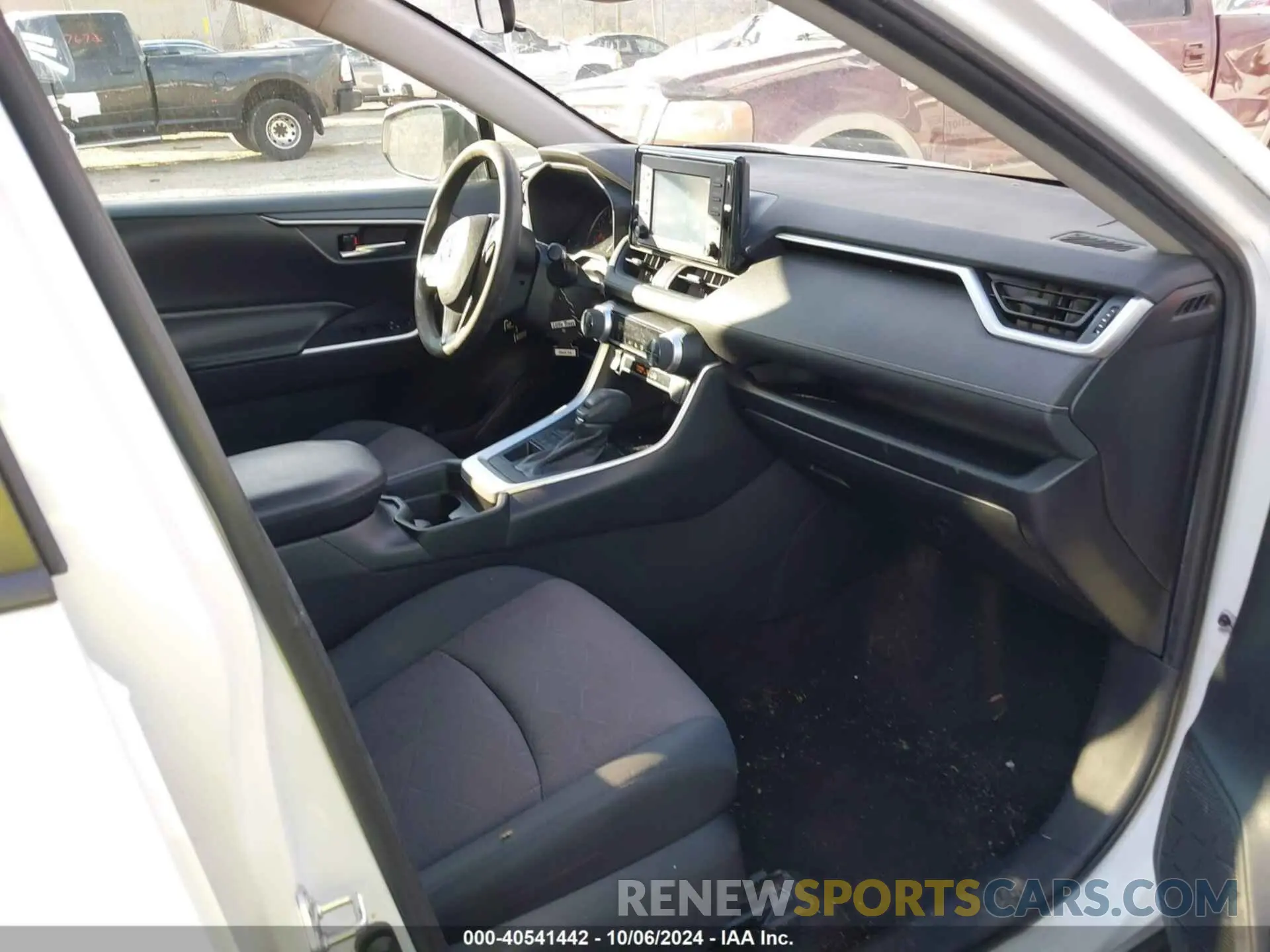 5 Photograph of a damaged car 2T3P1RFV4KW059764 TOYOTA RAV4 2019