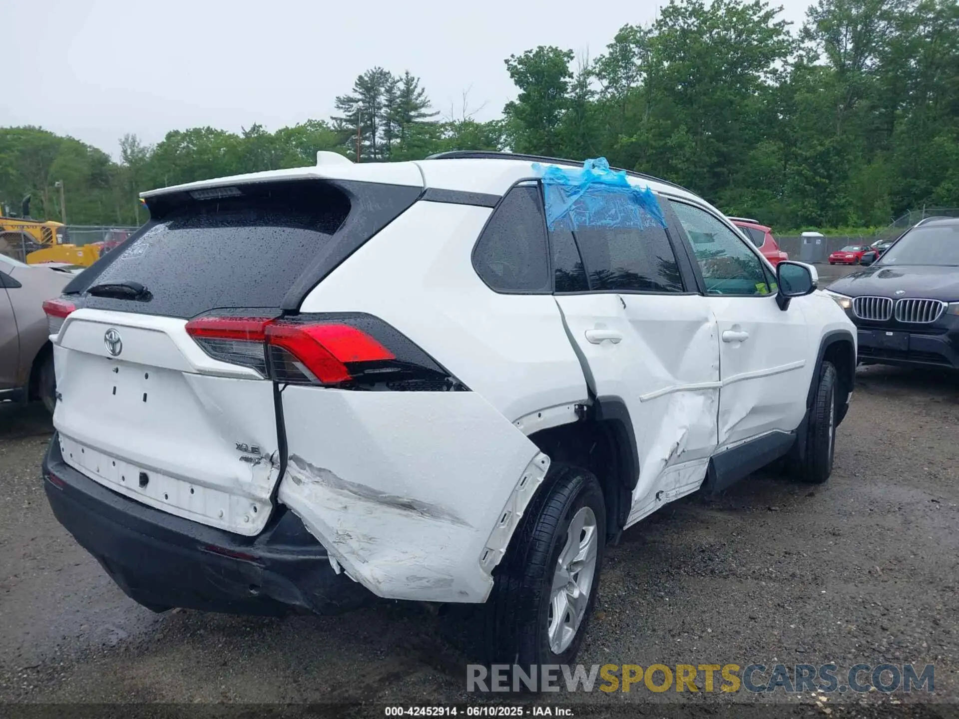 11 Photograph of a damaged car 2T3P1RFV5KC021249 TOYOTA RAV4 2019