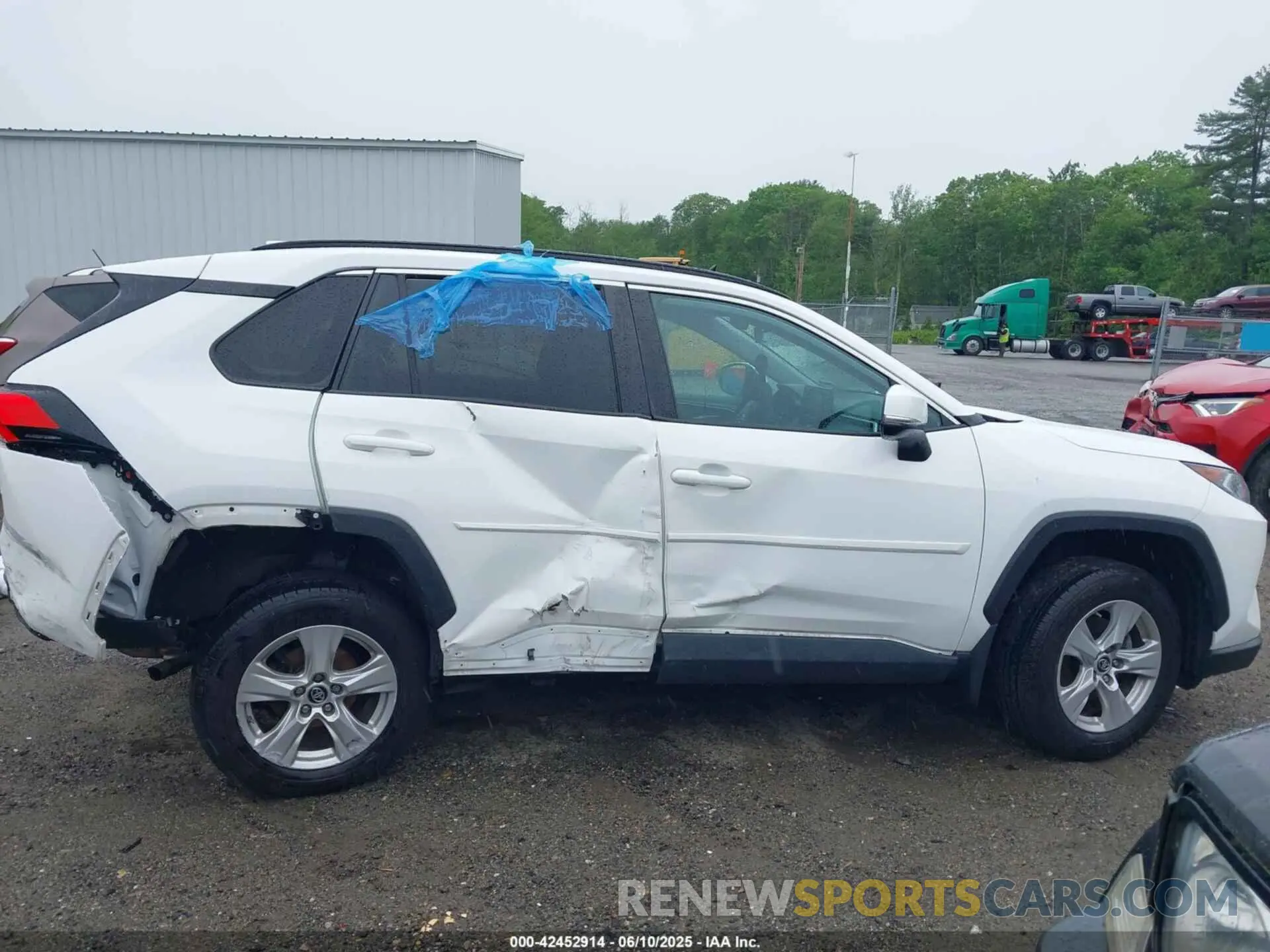 13 Photograph of a damaged car 2T3P1RFV5KC021249 TOYOTA RAV4 2019