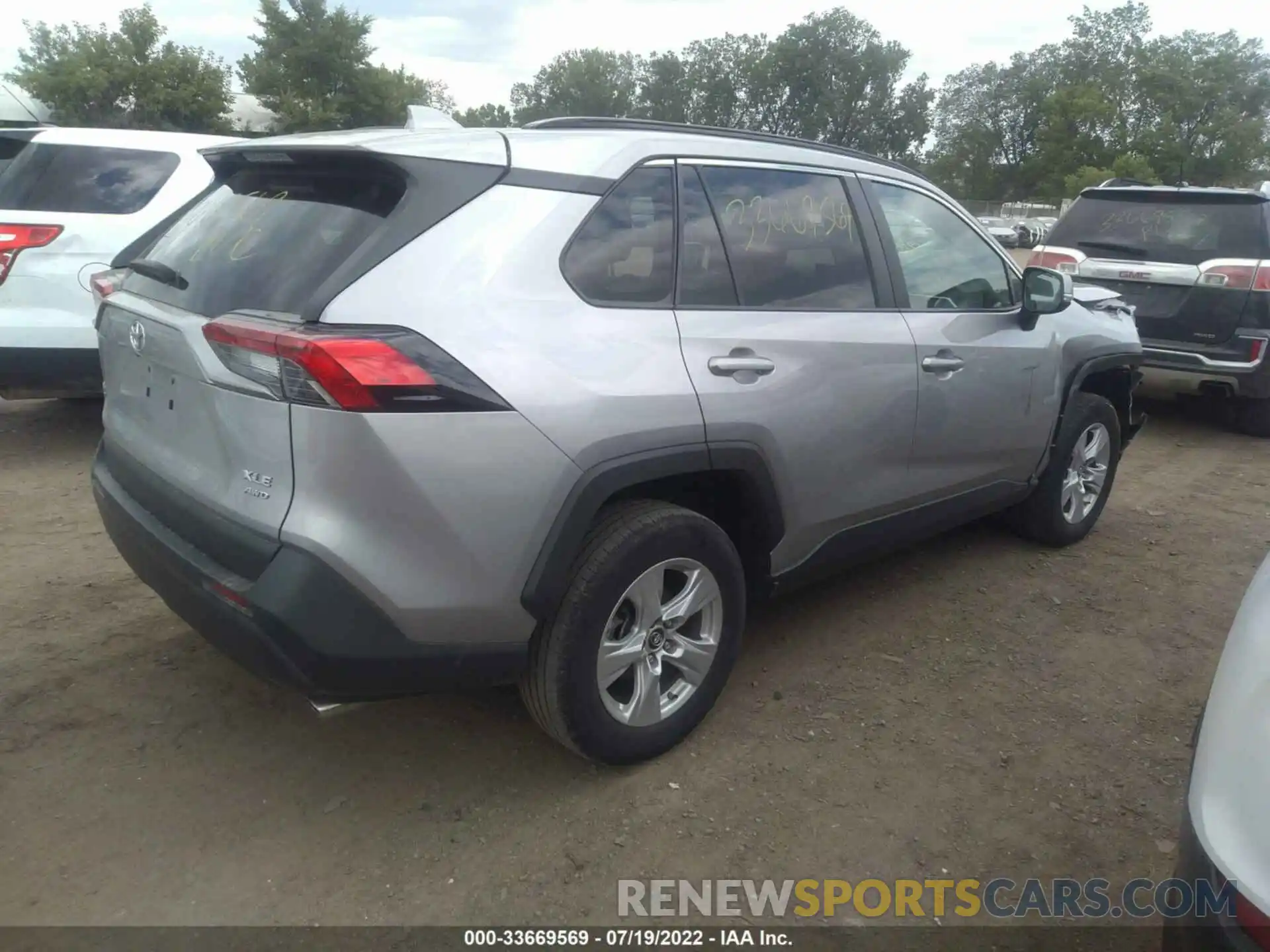 4 Photograph of a damaged car 2T3P1RFV5KC029643 TOYOTA RAV4 2019