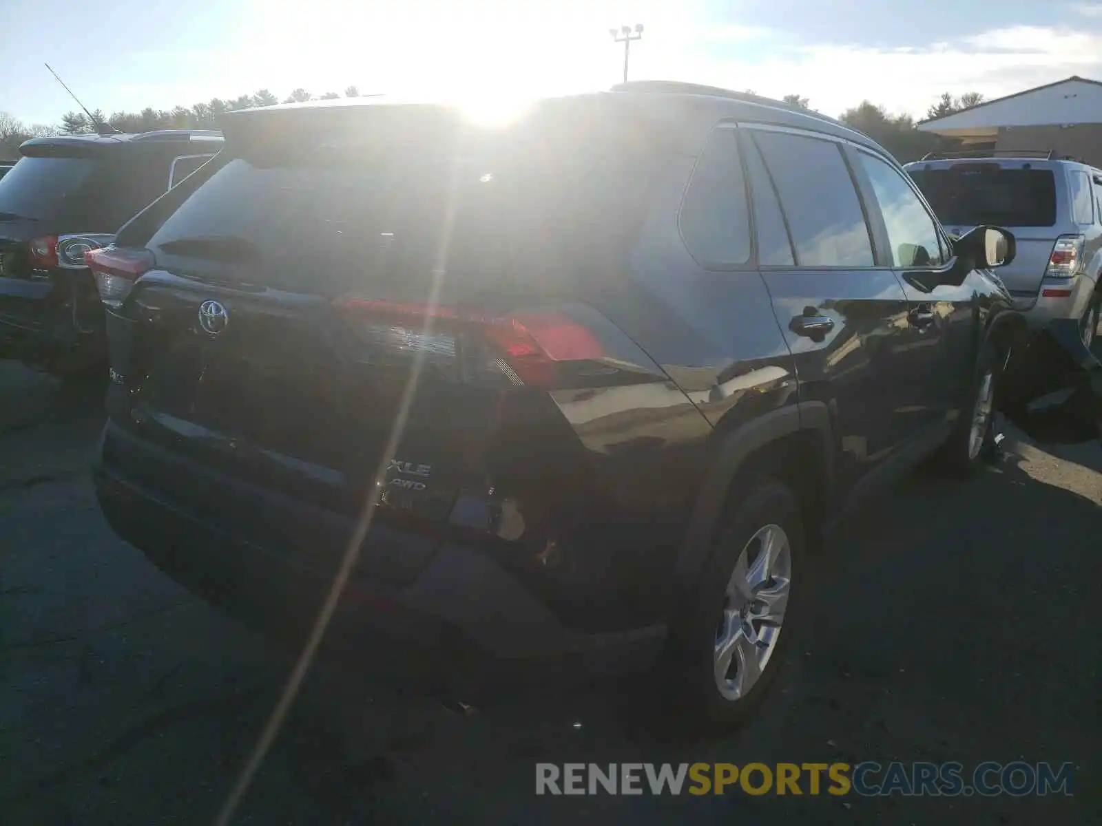 4 Photograph of a damaged car 2T3P1RFV5KC034115 TOYOTA RAV4 2019