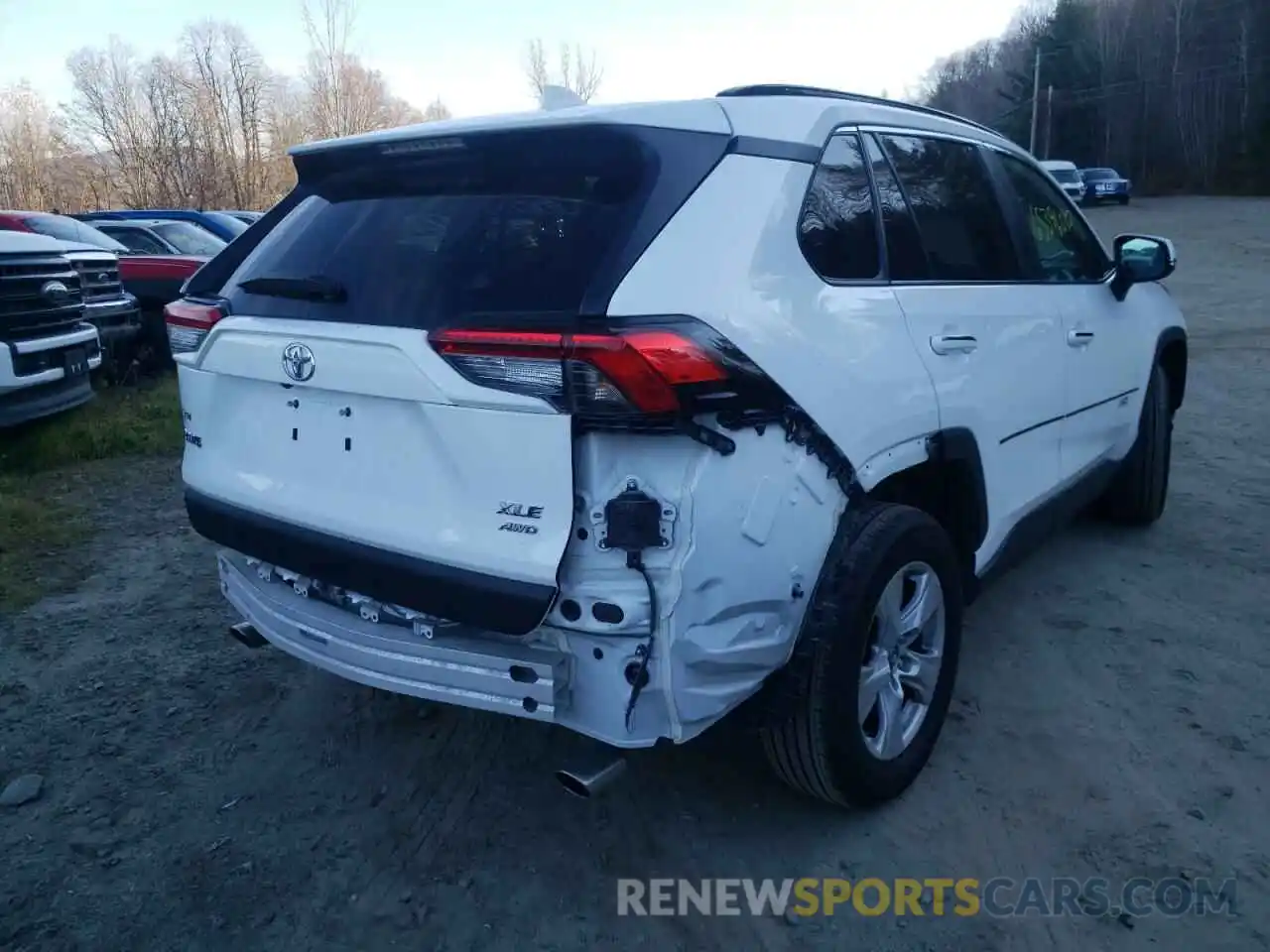 4 Photograph of a damaged car 2T3P1RFV5KC044868 TOYOTA RAV4 2019