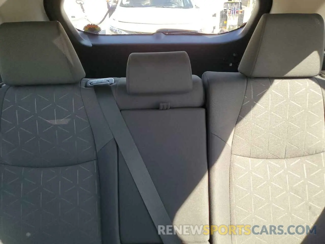 10 Photograph of a damaged car 2T3P1RFV5KC047513 TOYOTA RAV4 2019