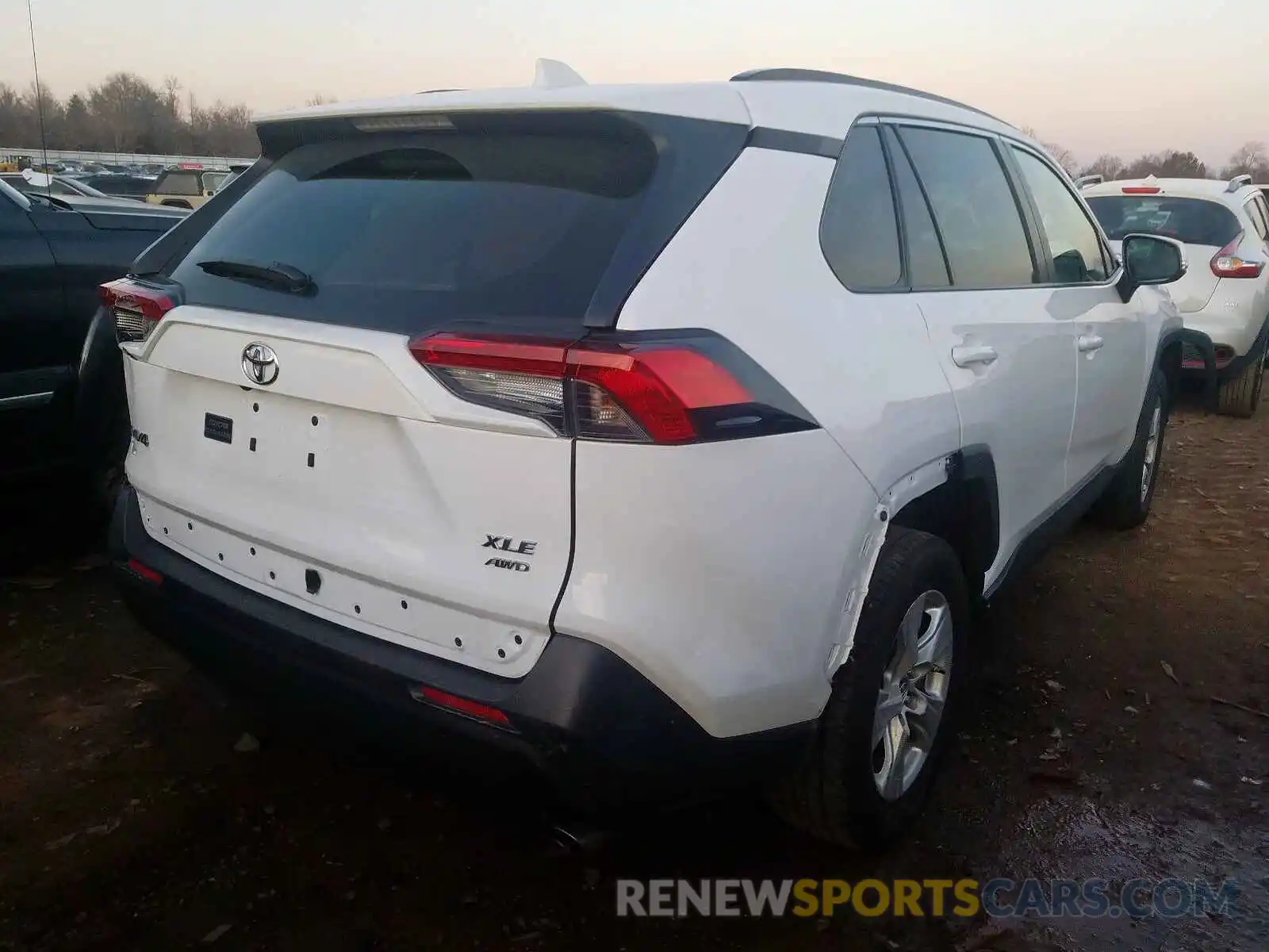 4 Photograph of a damaged car 2T3P1RFV5KW012310 TOYOTA RAV4 2019