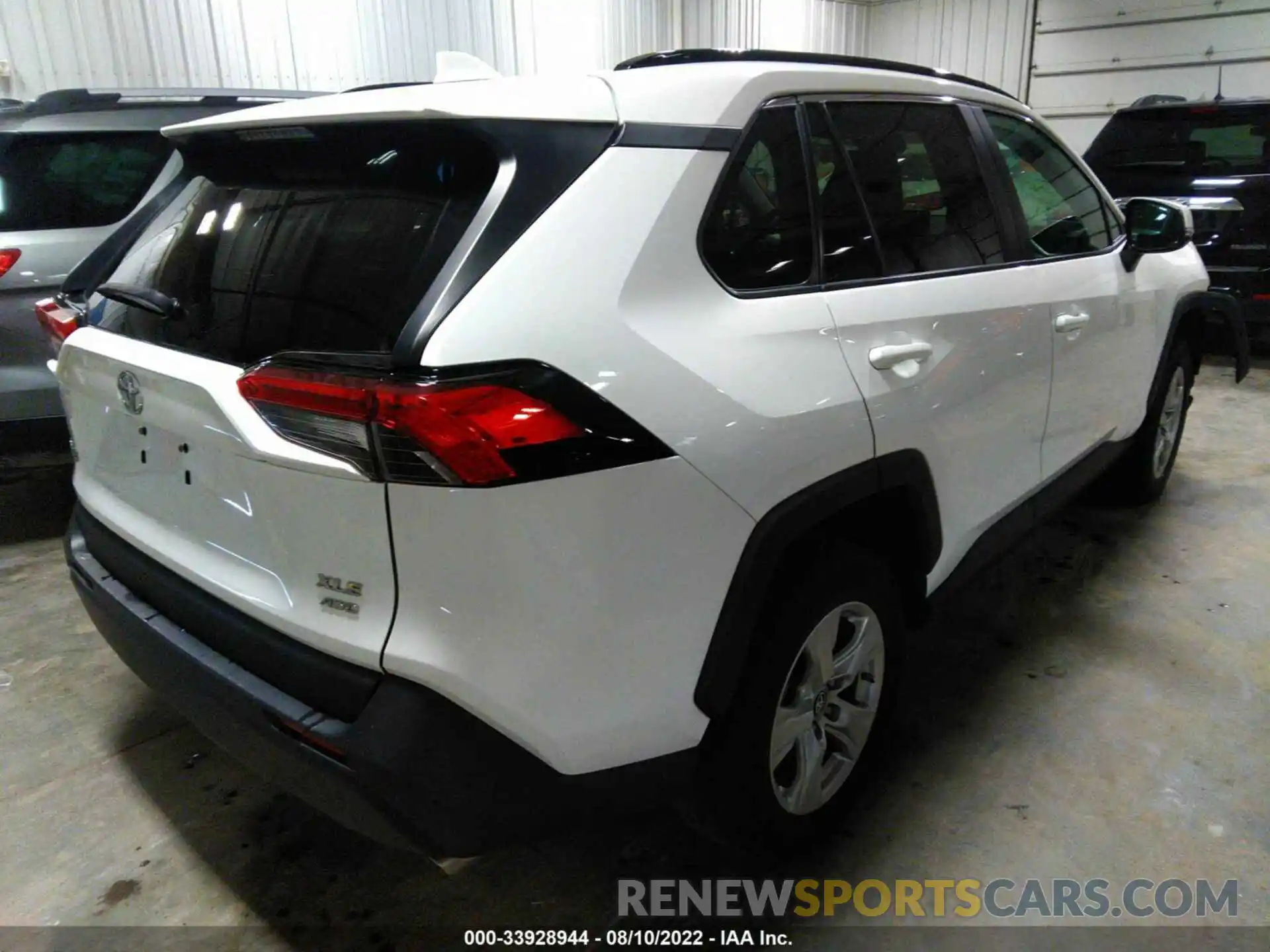 4 Photograph of a damaged car 2T3P1RFV5KW031763 TOYOTA RAV4 2019