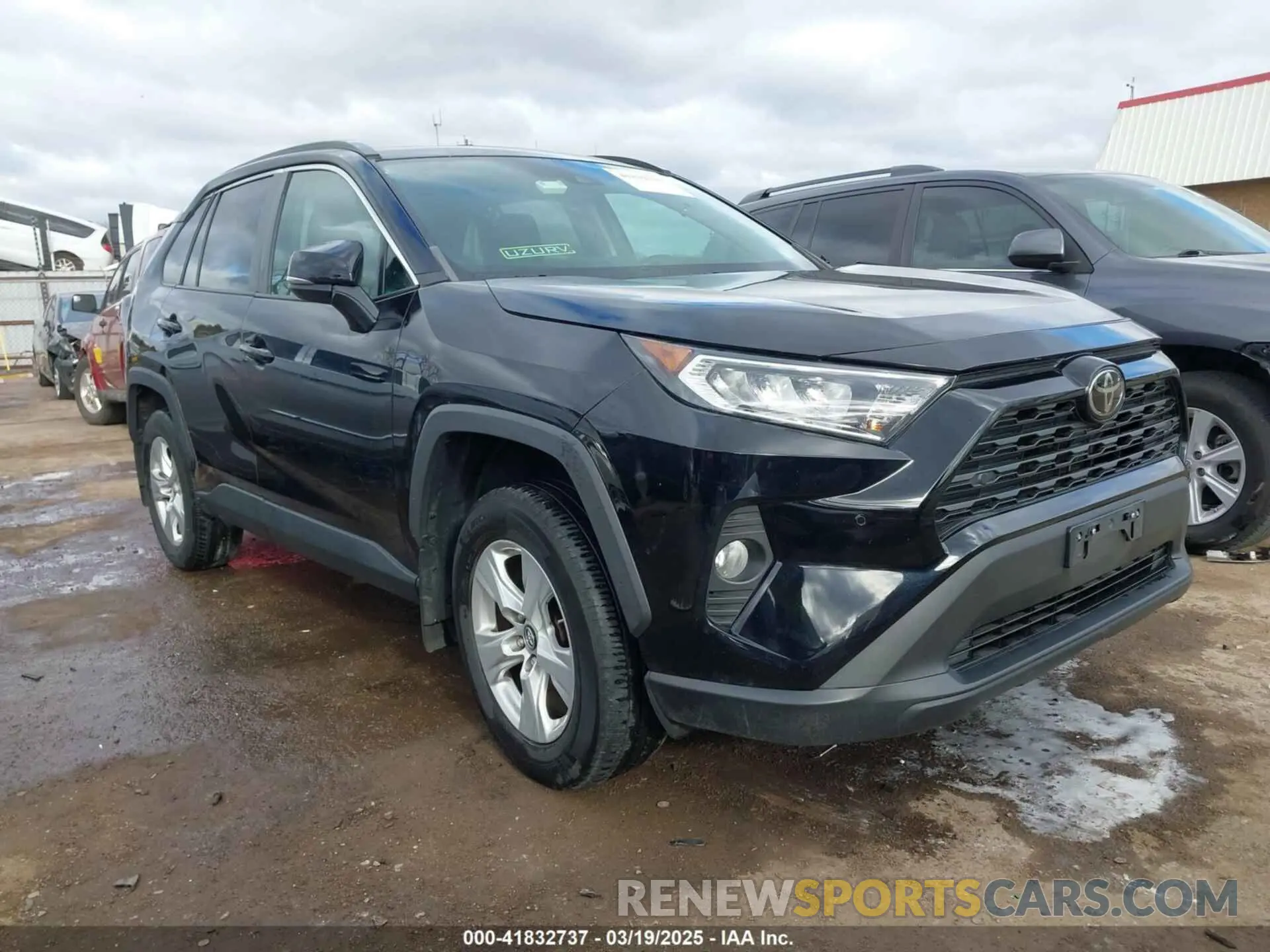 1 Photograph of a damaged car 2T3P1RFV5KW043623 TOYOTA RAV4 2019
