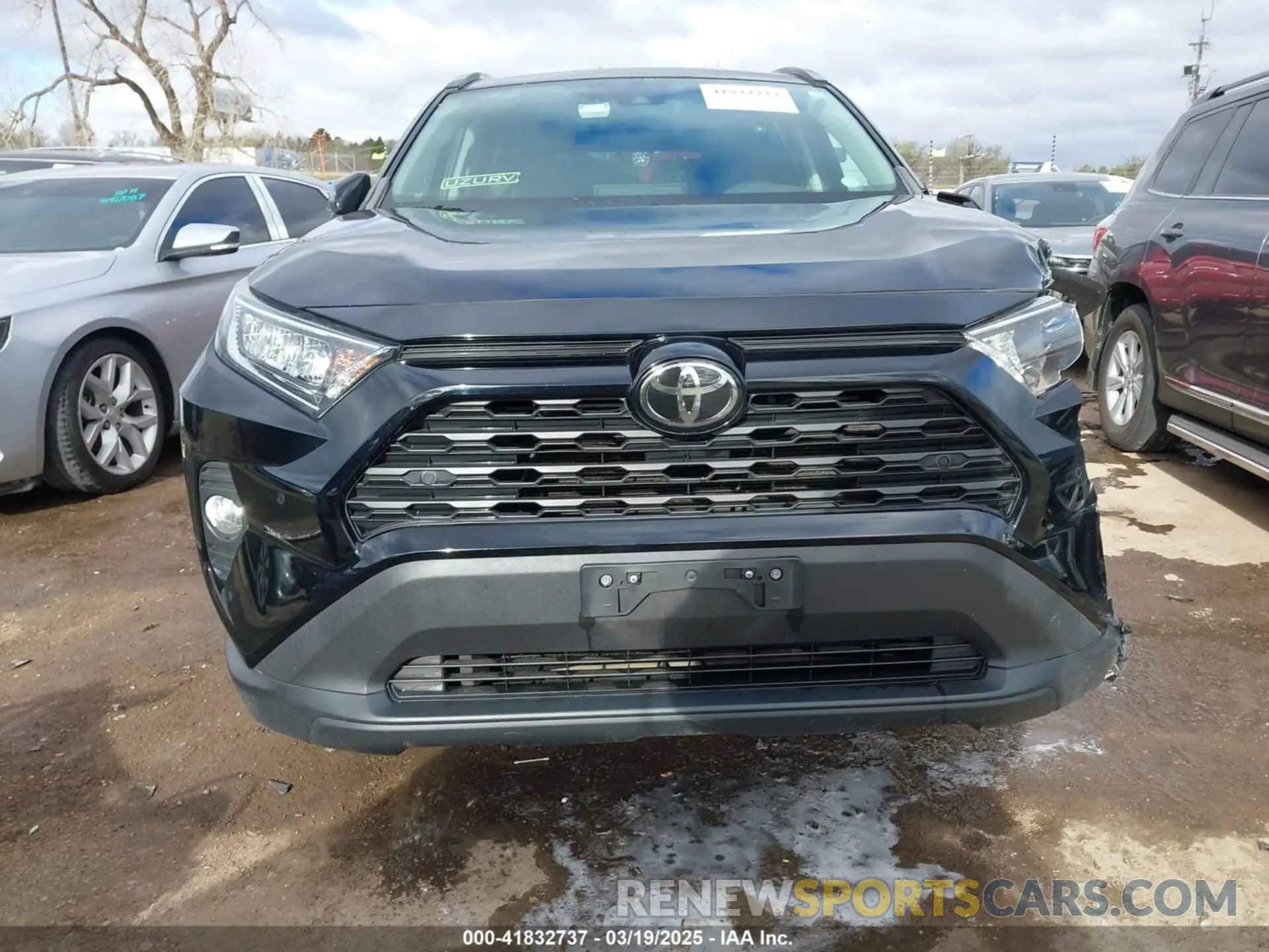 12 Photograph of a damaged car 2T3P1RFV5KW043623 TOYOTA RAV4 2019