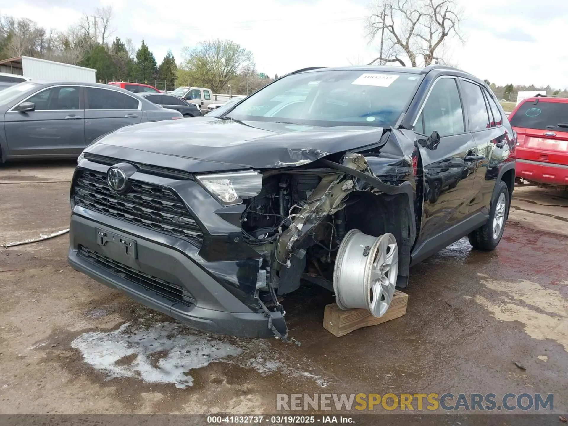 2 Photograph of a damaged car 2T3P1RFV5KW043623 TOYOTA RAV4 2019