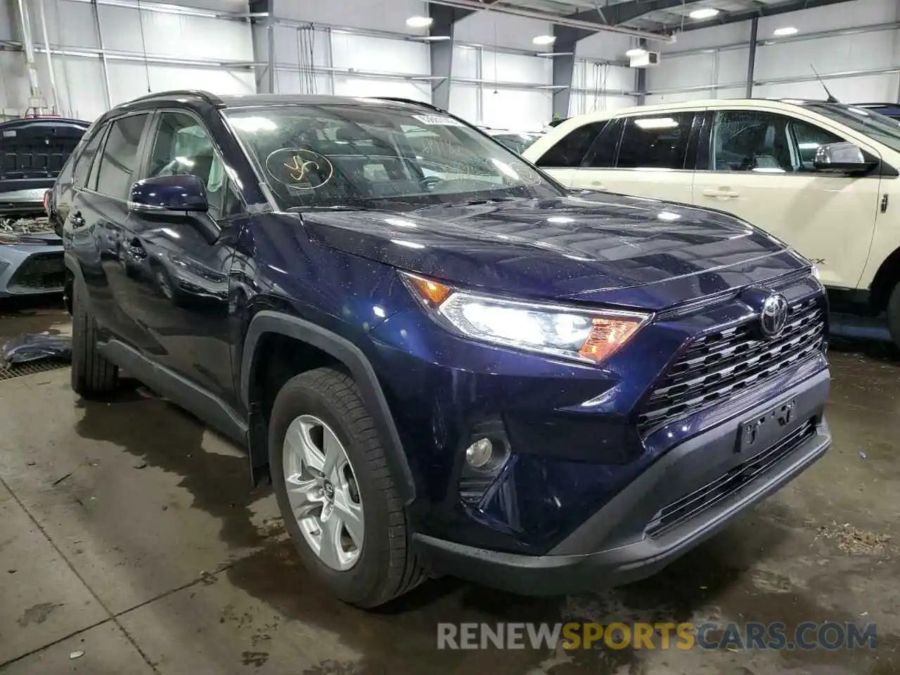 1 Photograph of a damaged car 2T3P1RFV5KW052645 TOYOTA RAV4 2019