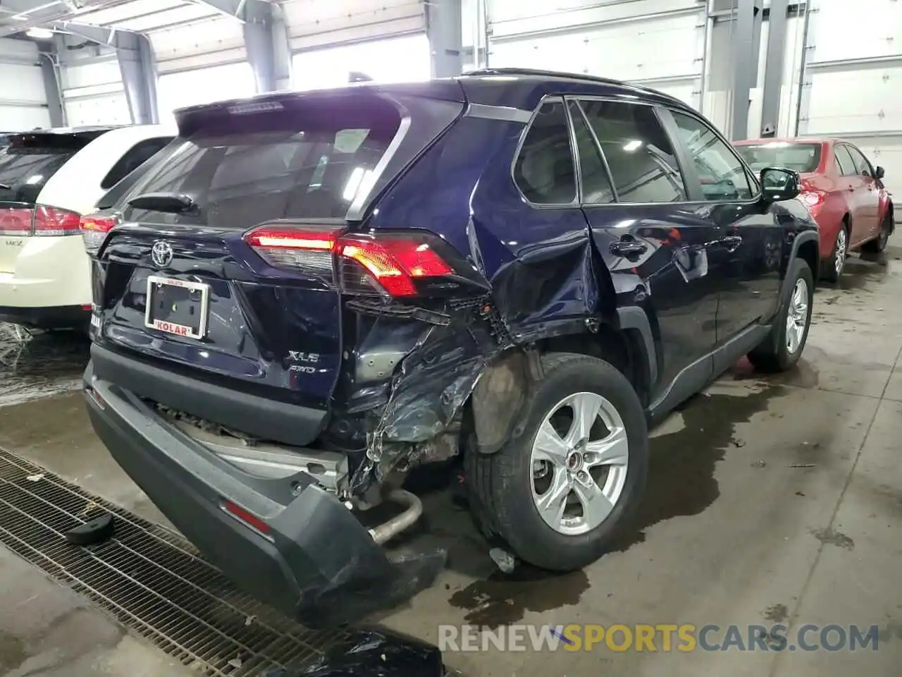 4 Photograph of a damaged car 2T3P1RFV5KW052645 TOYOTA RAV4 2019