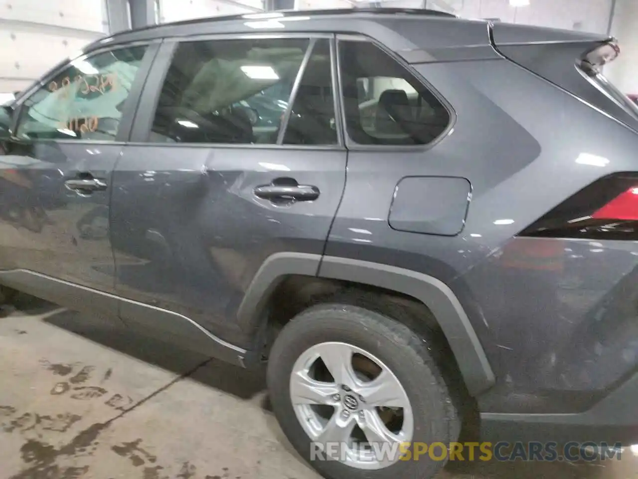 9 Photograph of a damaged car 2T3P1RFV5KW059384 TOYOTA RAV4 2019