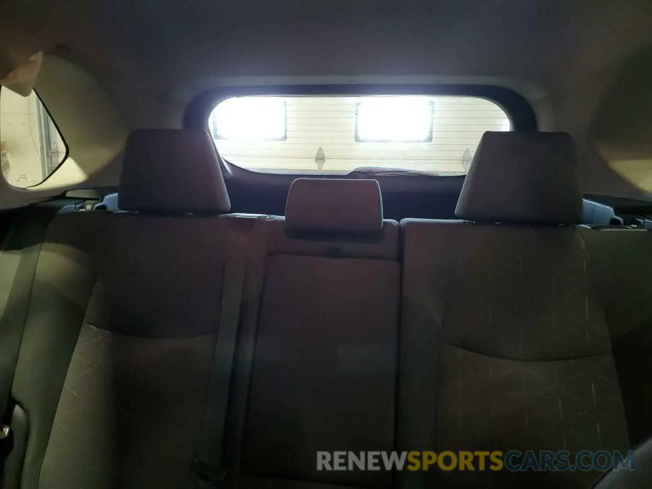 10 Photograph of a damaged car 2T3P1RFV6KC008669 TOYOTA RAV4 2019