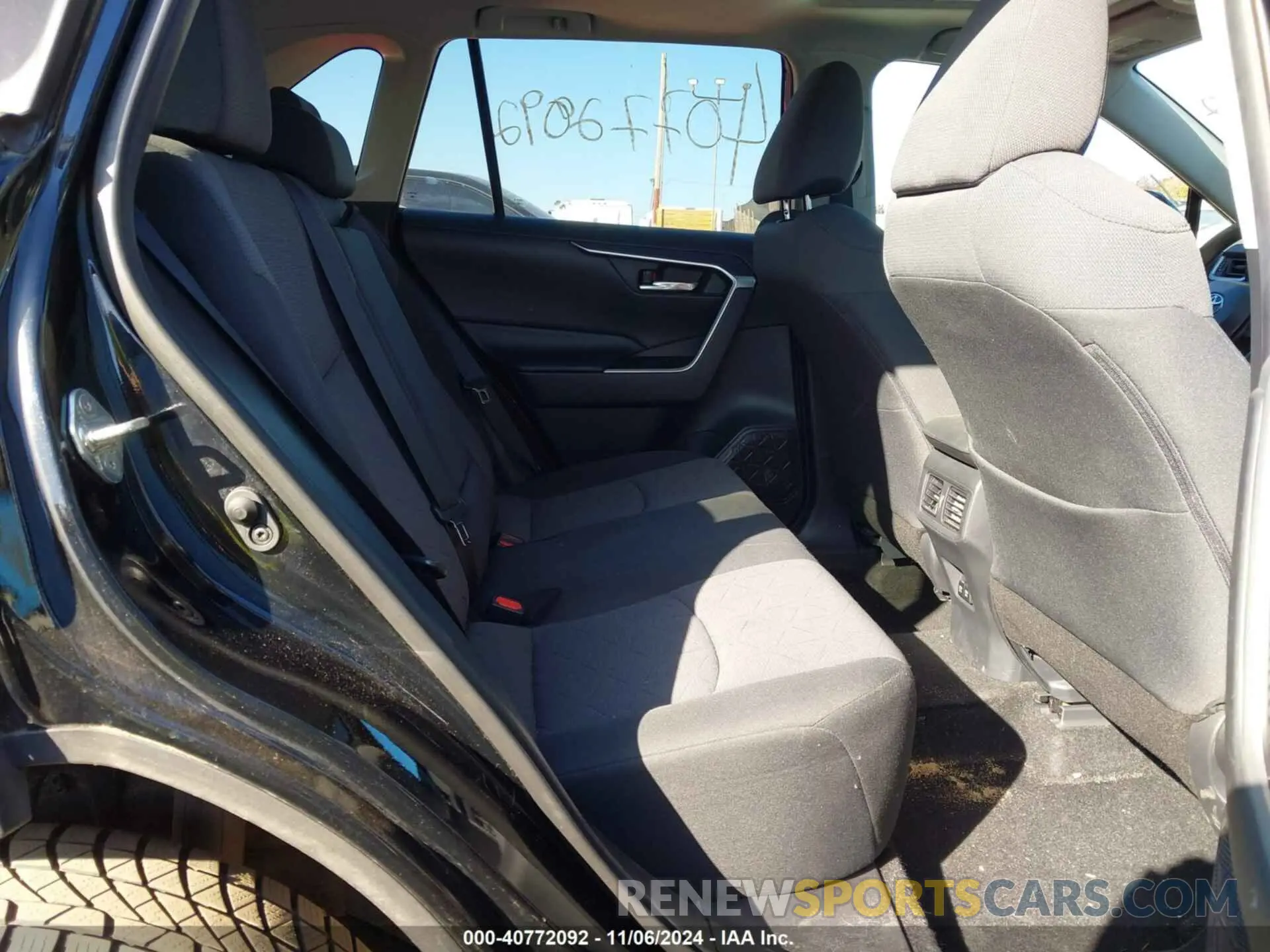 8 Photograph of a damaged car 2T3P1RFV6KC011295 TOYOTA RAV4 2019