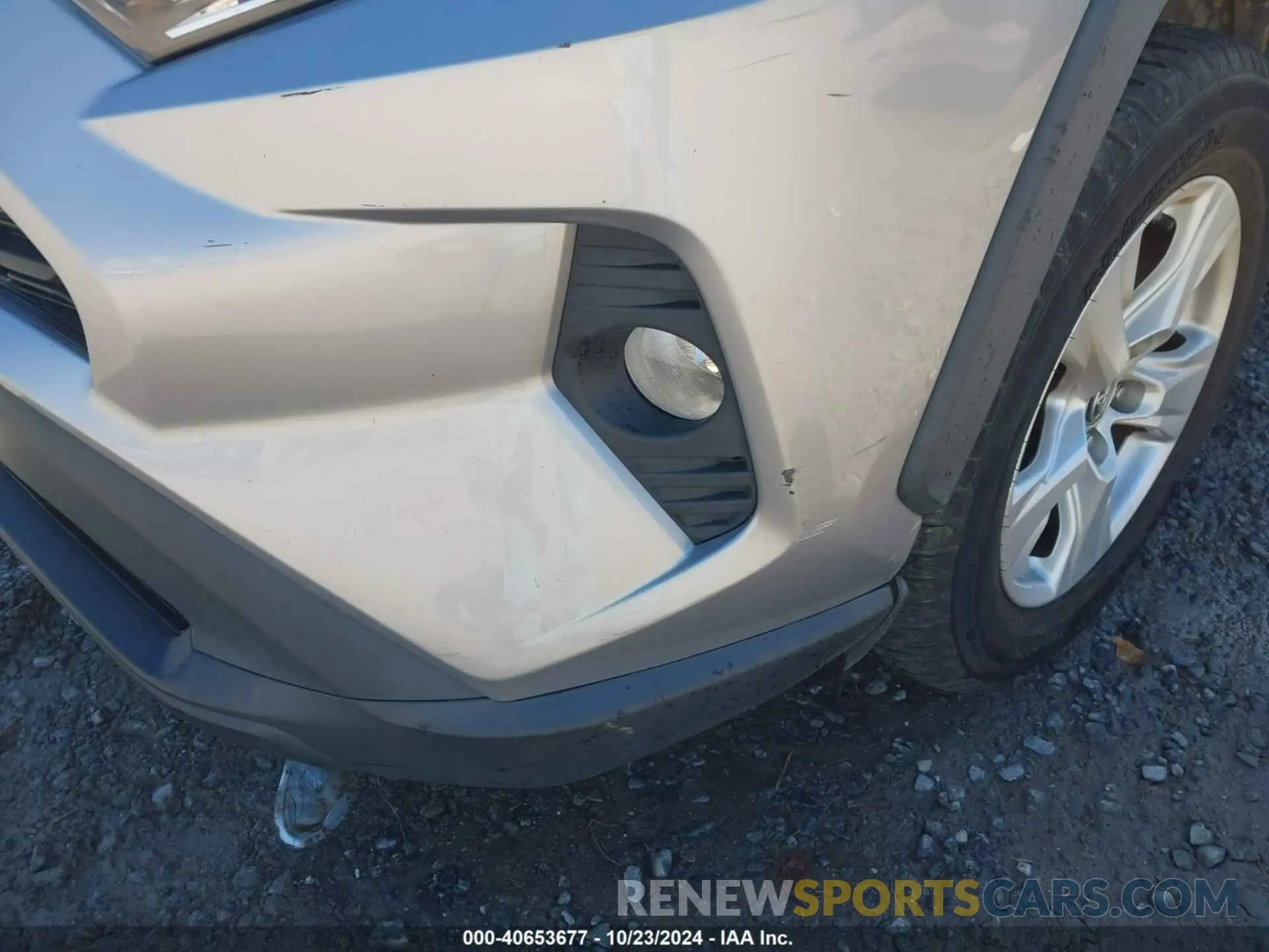 17 Photograph of a damaged car 2T3P1RFV6KC012043 TOYOTA RAV4 2019
