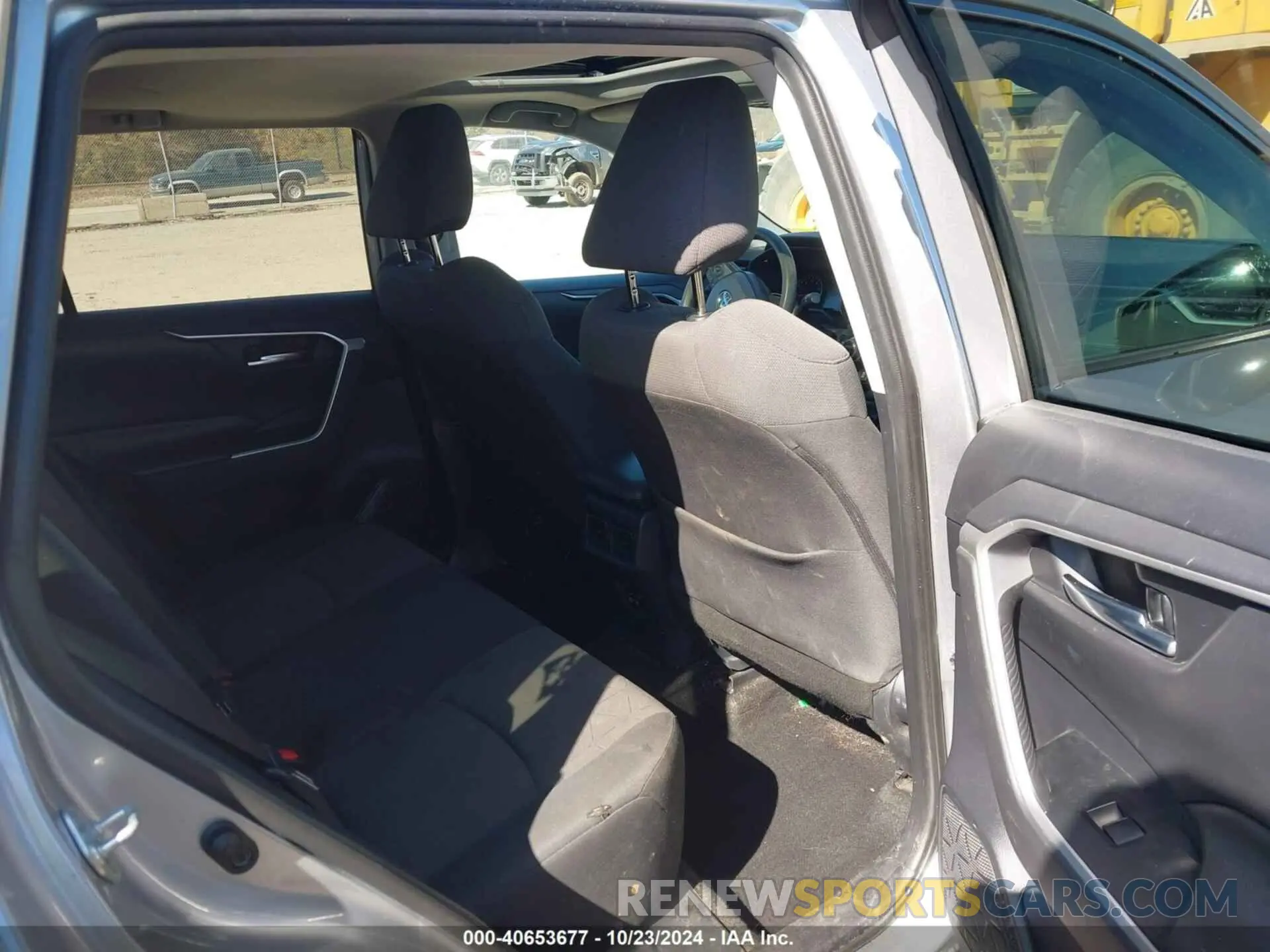 8 Photograph of a damaged car 2T3P1RFV6KC012043 TOYOTA RAV4 2019