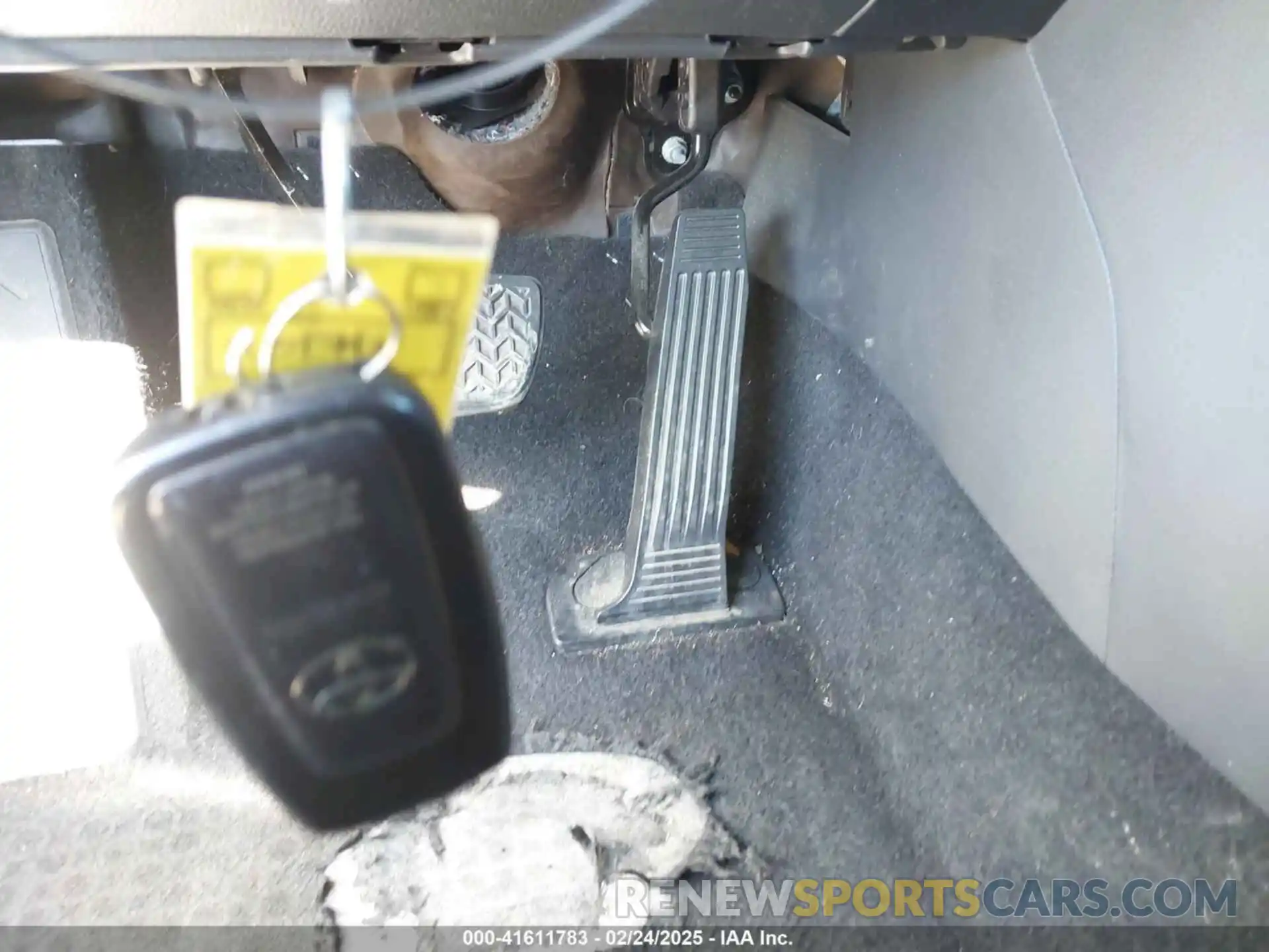 11 Photograph of a damaged car 2T3P1RFV6KC017002 TOYOTA RAV4 2019