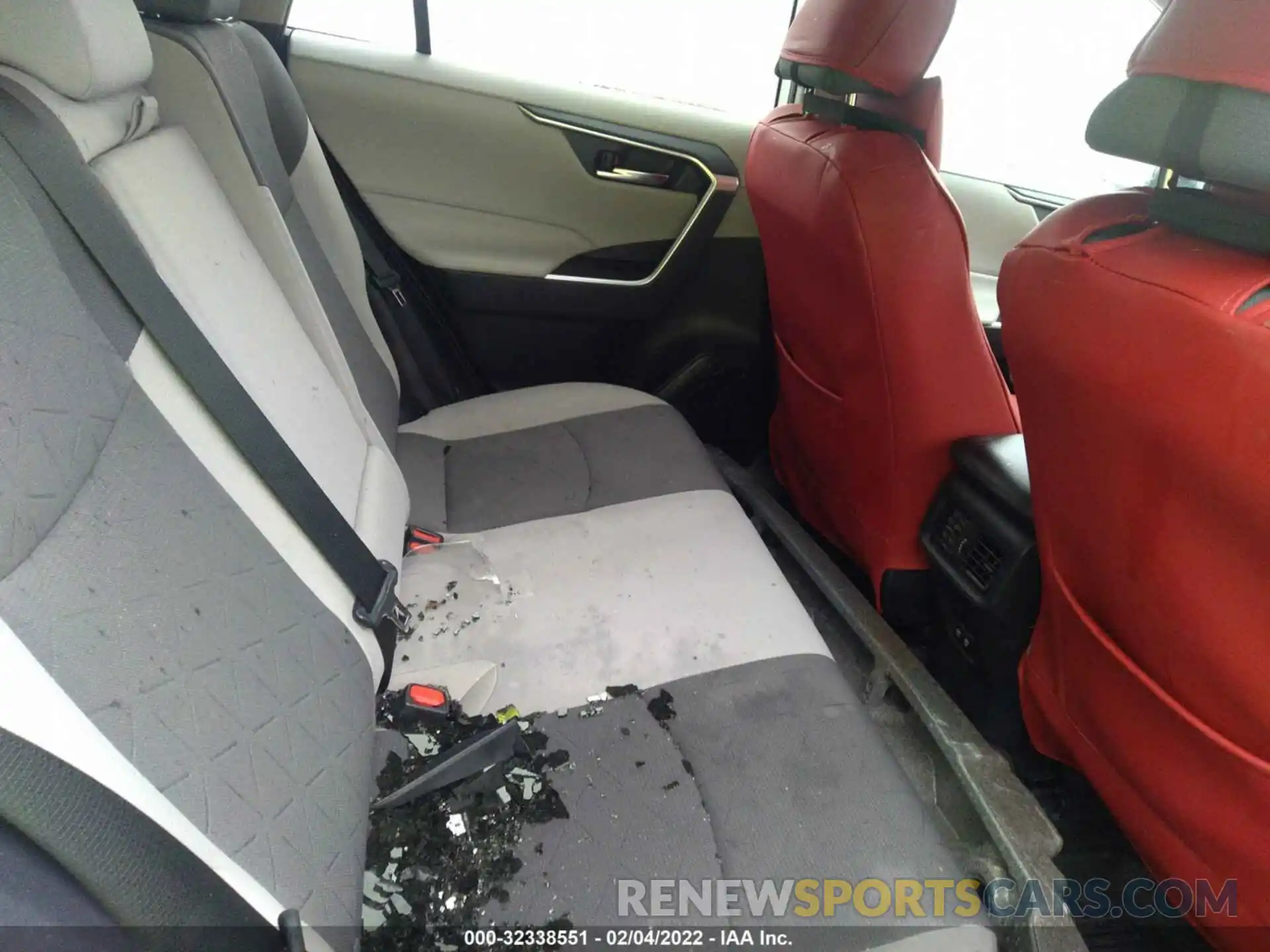 8 Photograph of a damaged car 2T3P1RFV6KC053157 TOYOTA RAV4 2019