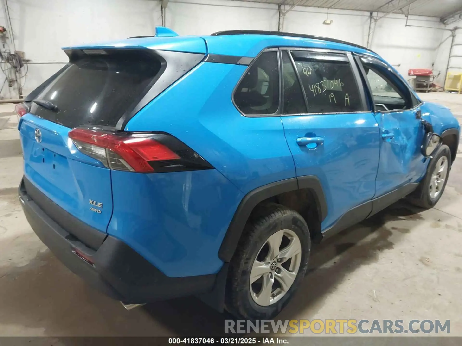 4 Photograph of a damaged car 2T3P1RFV6KC053546 TOYOTA RAV4 2019
