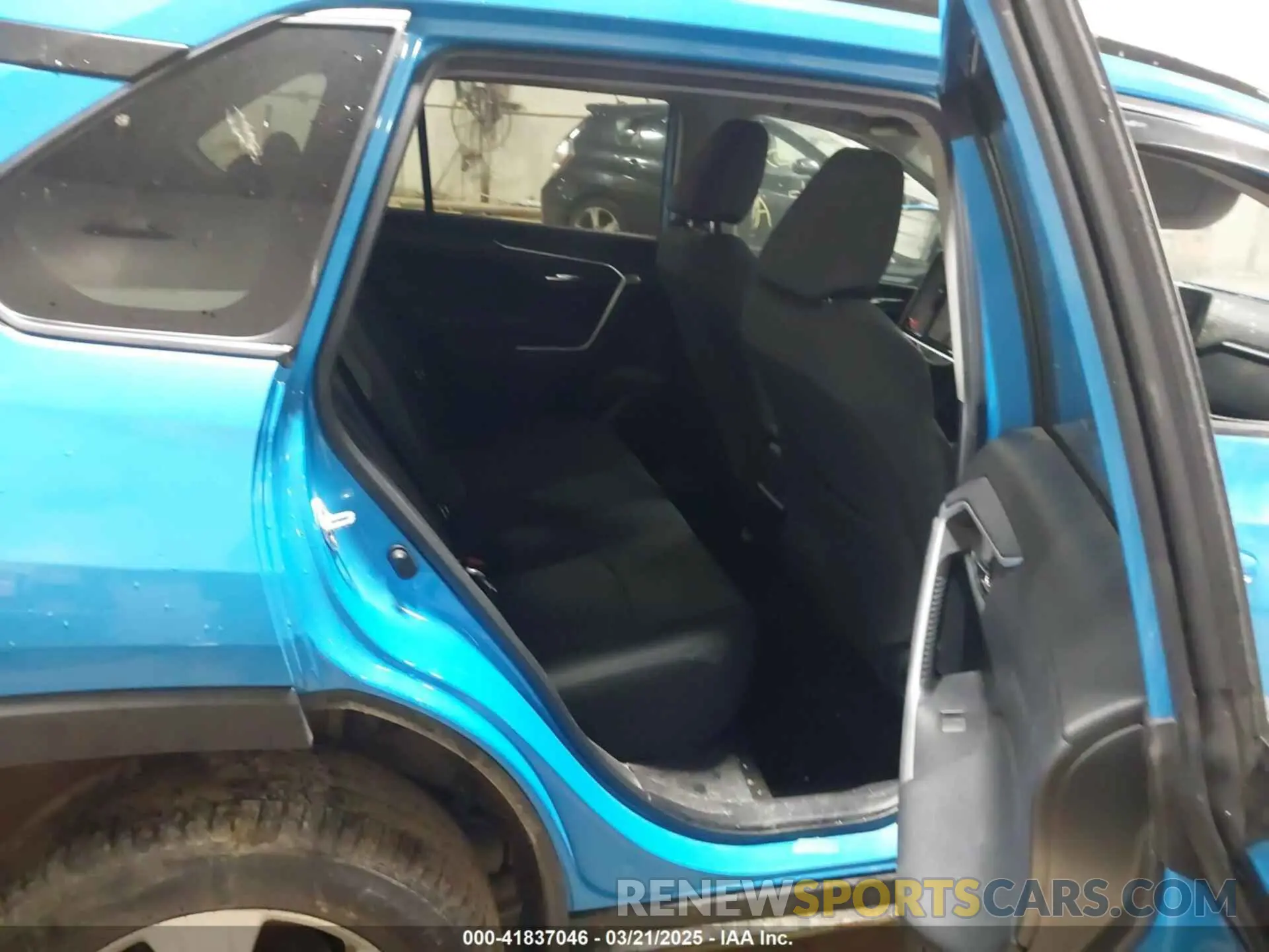 8 Photograph of a damaged car 2T3P1RFV6KC053546 TOYOTA RAV4 2019