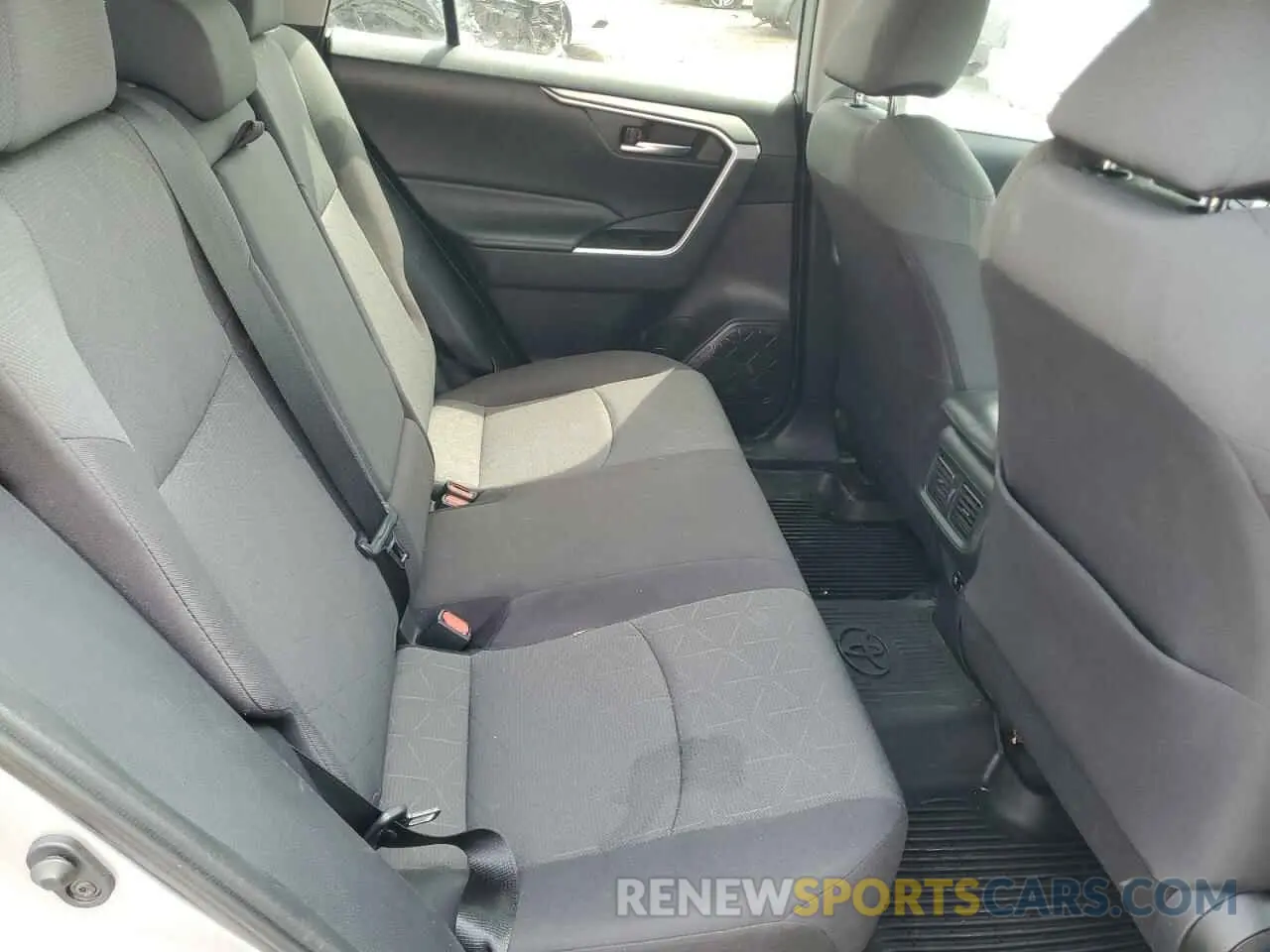 11 Photograph of a damaged car 2T3P1RFV6KW022134 TOYOTA RAV4 2019