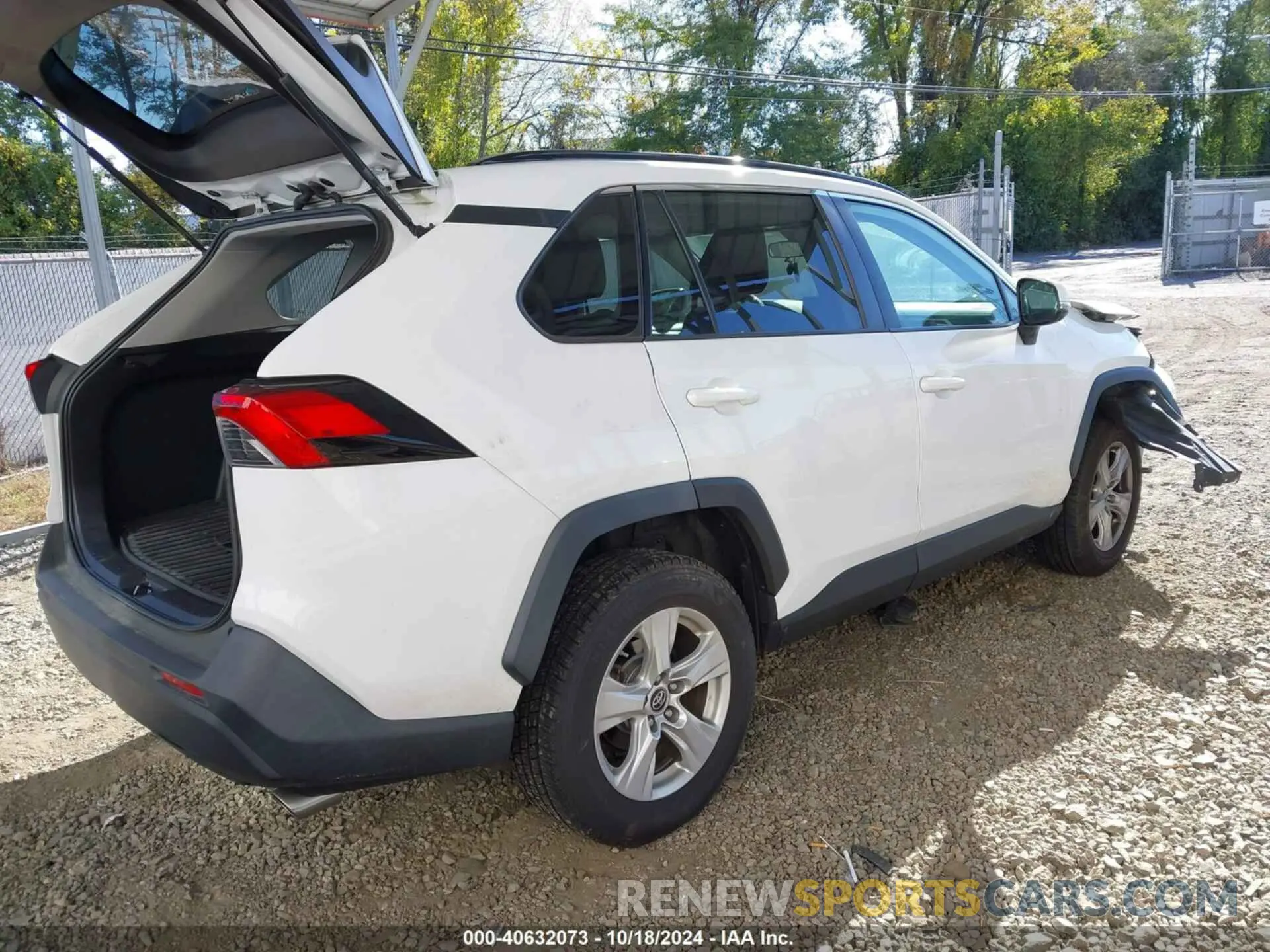 4 Photograph of a damaged car 2T3P1RFV6KW026426 TOYOTA RAV4 2019