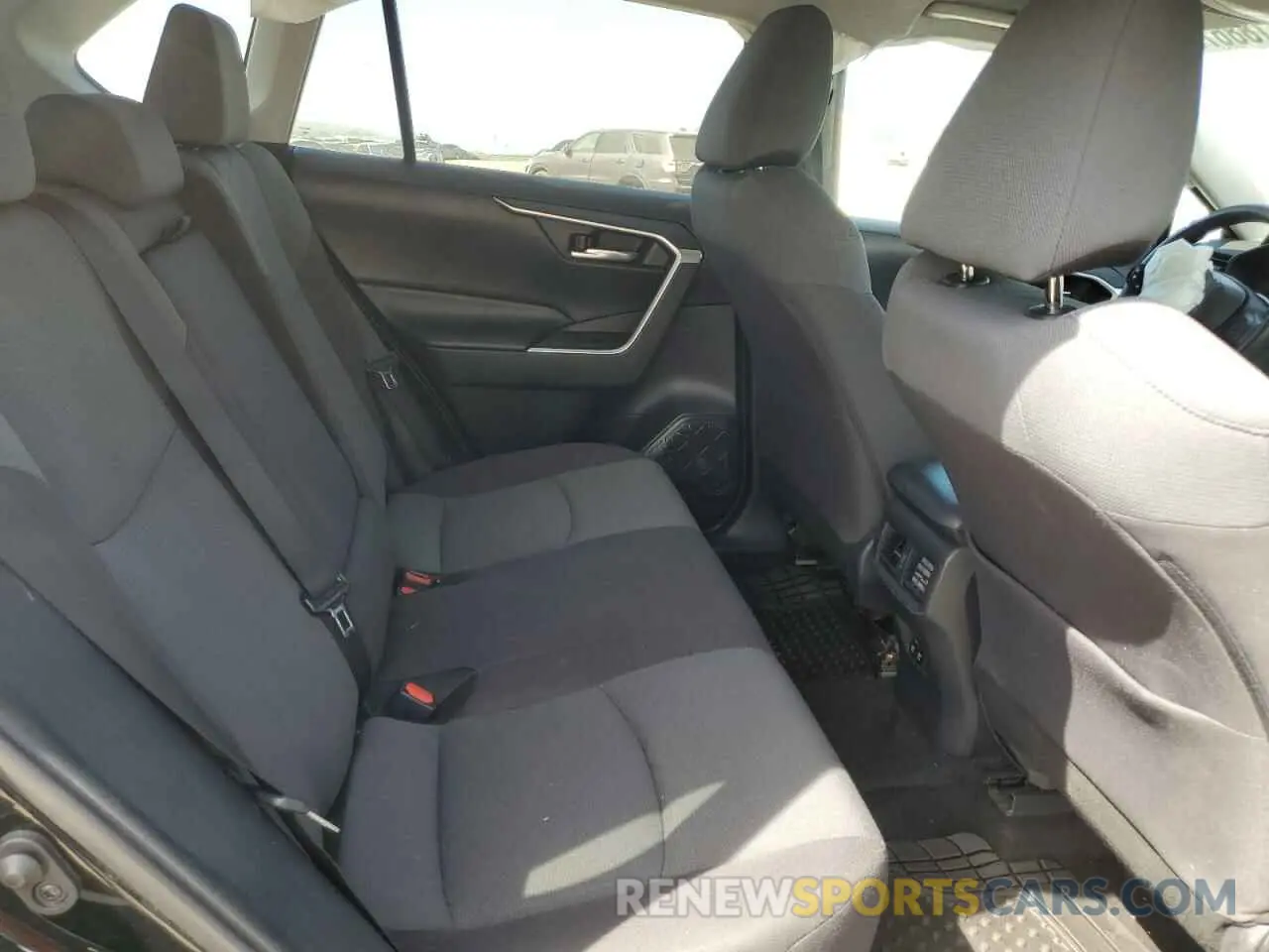 11 Photograph of a damaged car 2T3P1RFV6KW034462 TOYOTA RAV4 2019