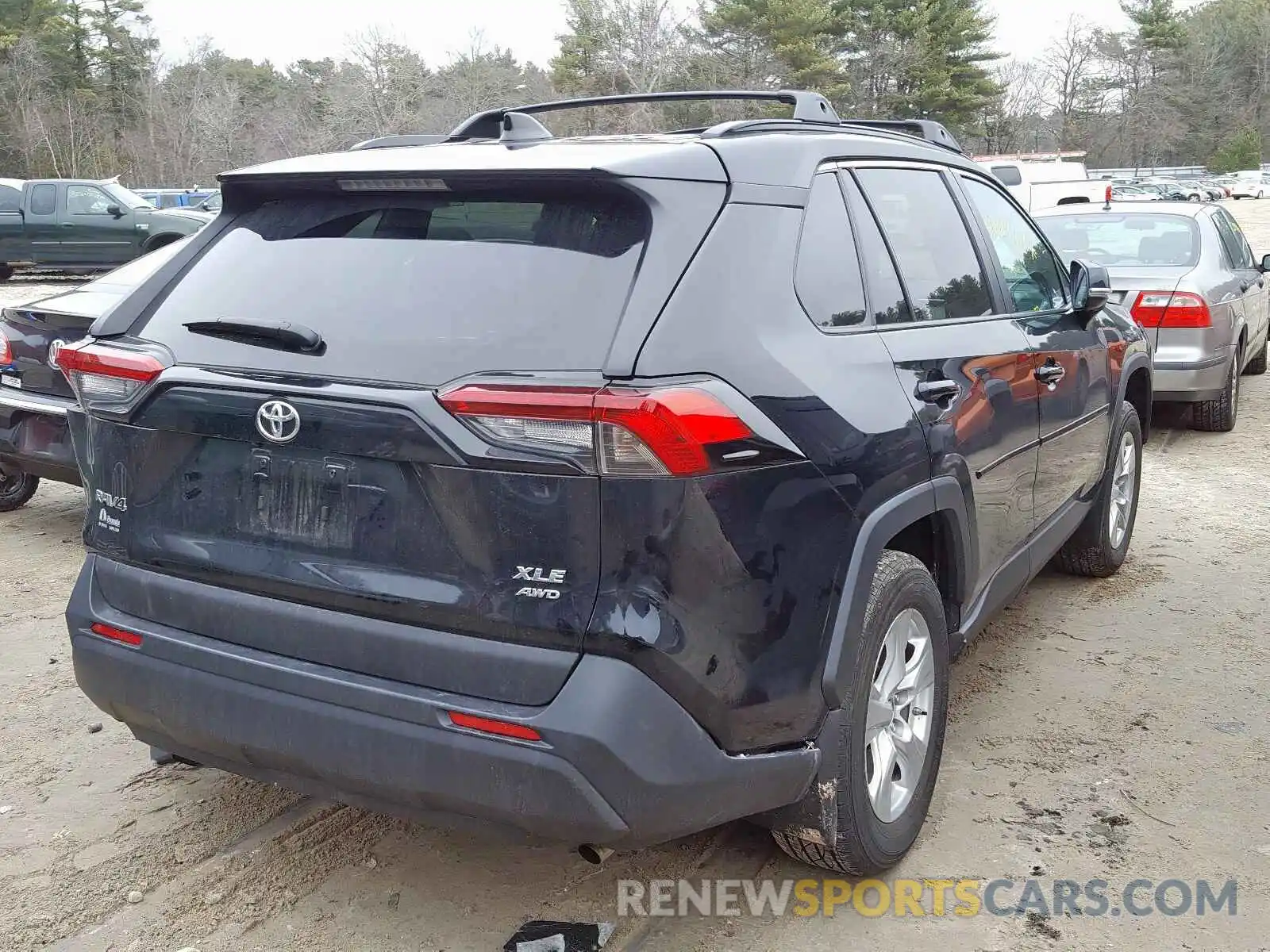 4 Photograph of a damaged car 2T3P1RFV6KW038138 TOYOTA RAV4 2019