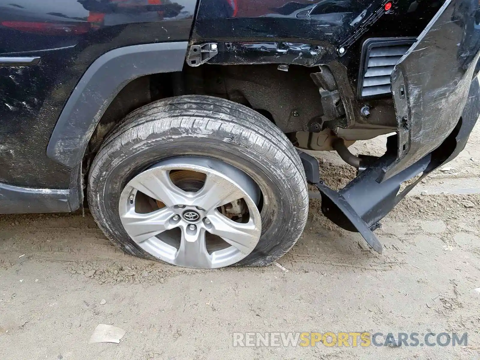 9 Photograph of a damaged car 2T3P1RFV6KW038138 TOYOTA RAV4 2019