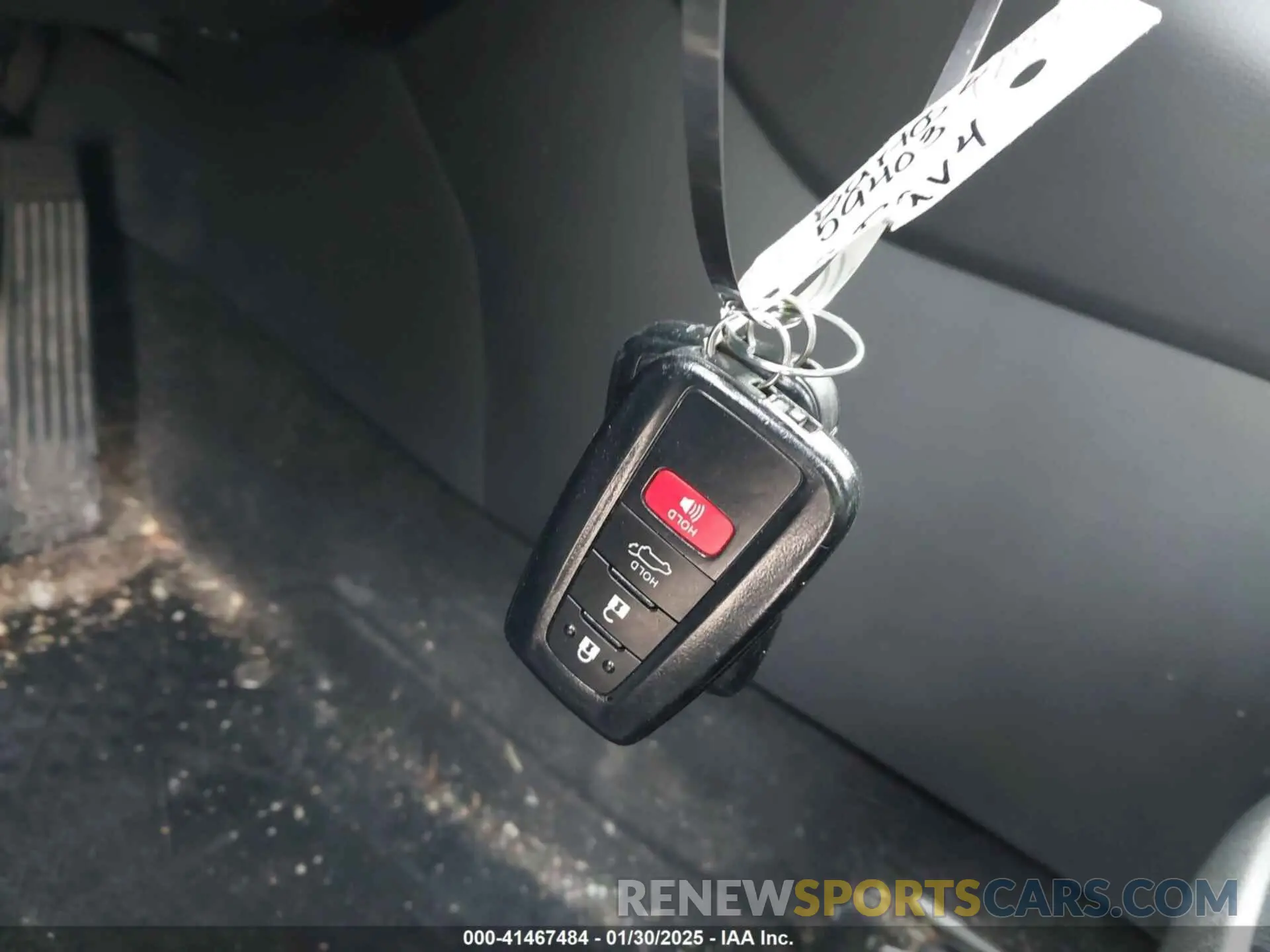 11 Photograph of a damaged car 2T3P1RFV6KW043114 TOYOTA RAV4 2019