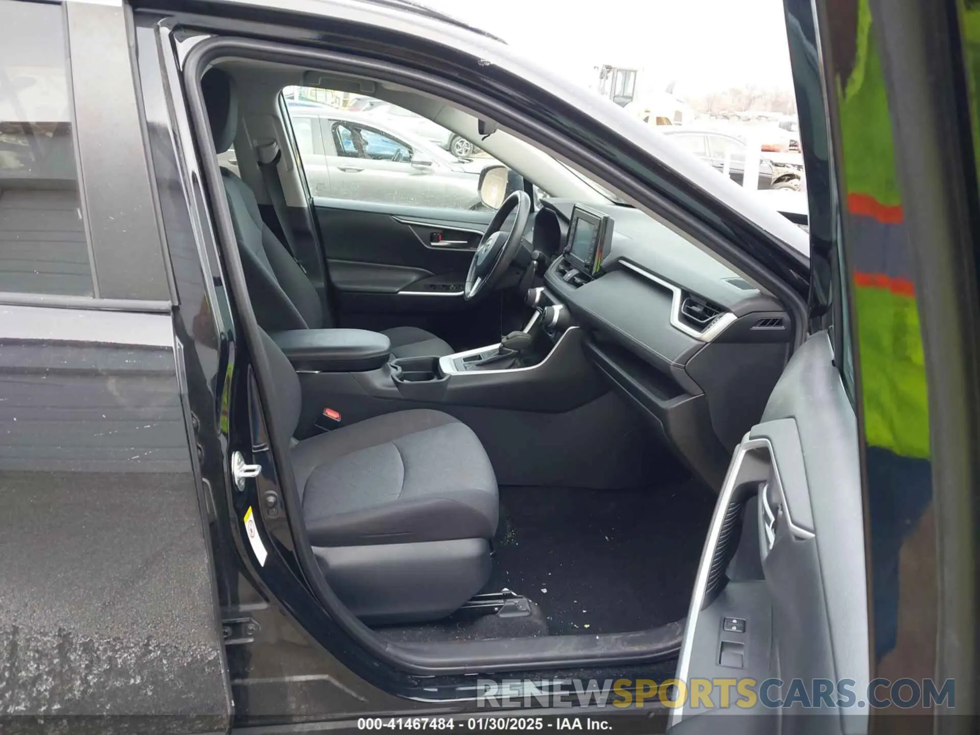 5 Photograph of a damaged car 2T3P1RFV6KW043114 TOYOTA RAV4 2019