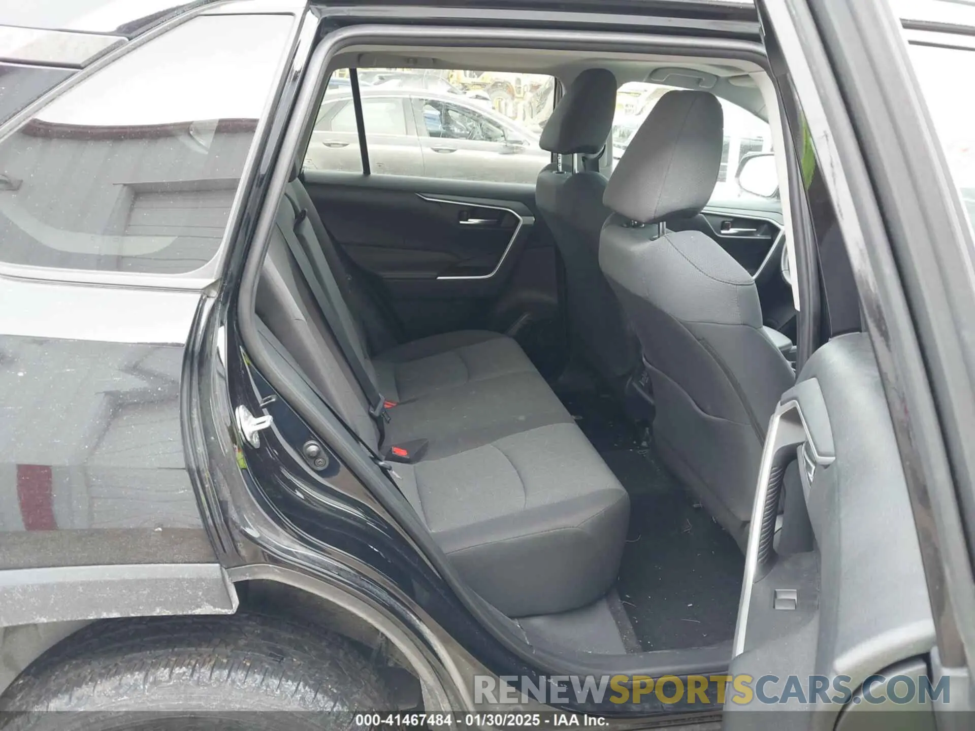 8 Photograph of a damaged car 2T3P1RFV6KW043114 TOYOTA RAV4 2019
