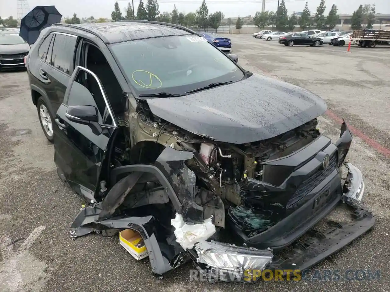 1 Photograph of a damaged car 2T3P1RFV6KW060043 TOYOTA RAV4 2019