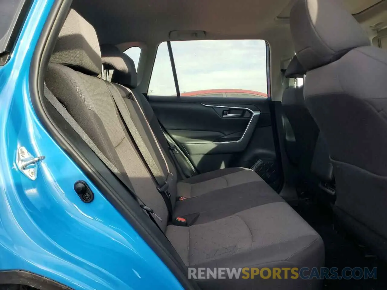 11 Photograph of a damaged car 2T3P1RFV6KW062410 TOYOTA RAV4 2019