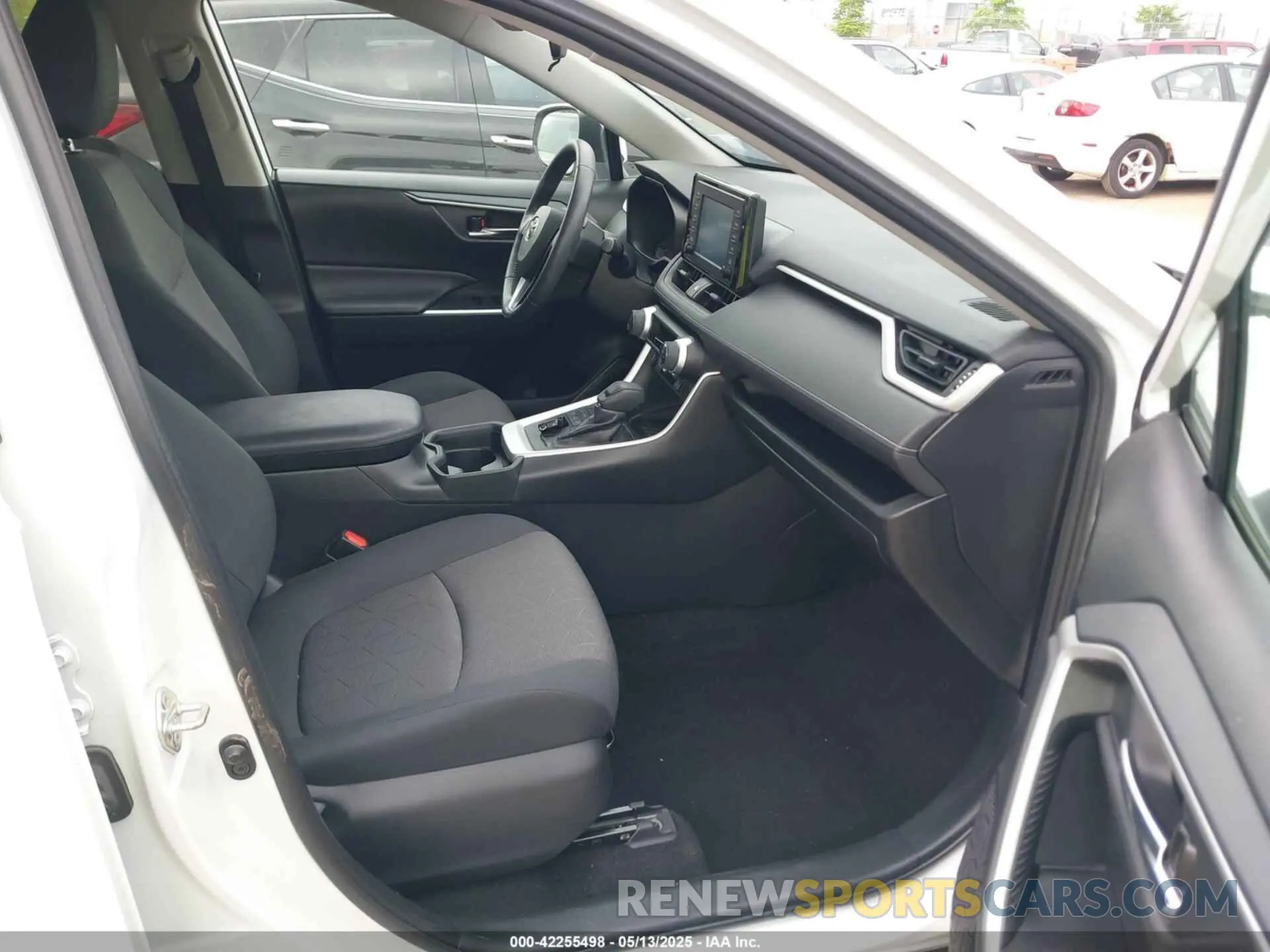 5 Photograph of a damaged car 2T3P1RFV6KW081863 TOYOTA RAV4 2019