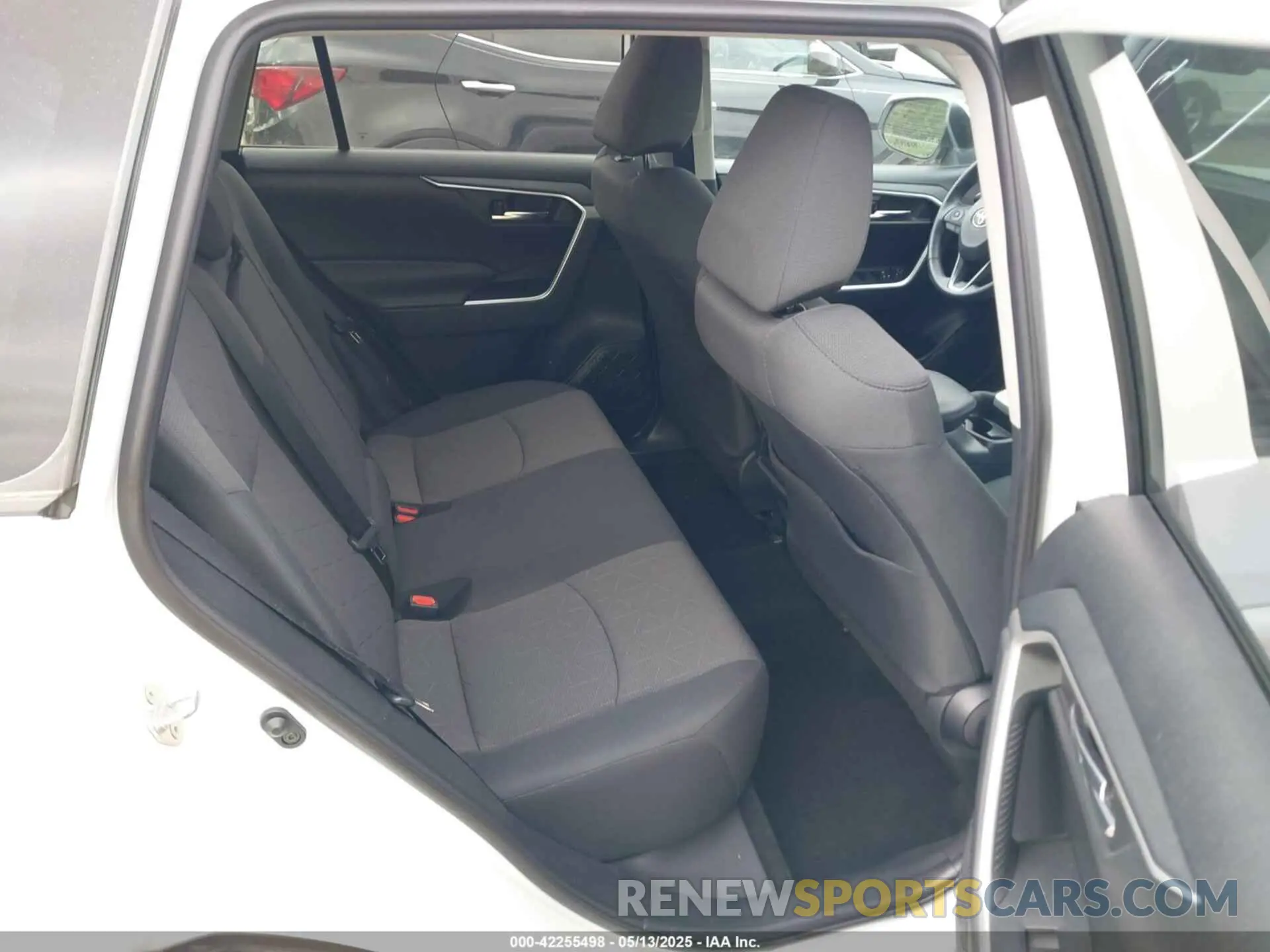 8 Photograph of a damaged car 2T3P1RFV6KW081863 TOYOTA RAV4 2019