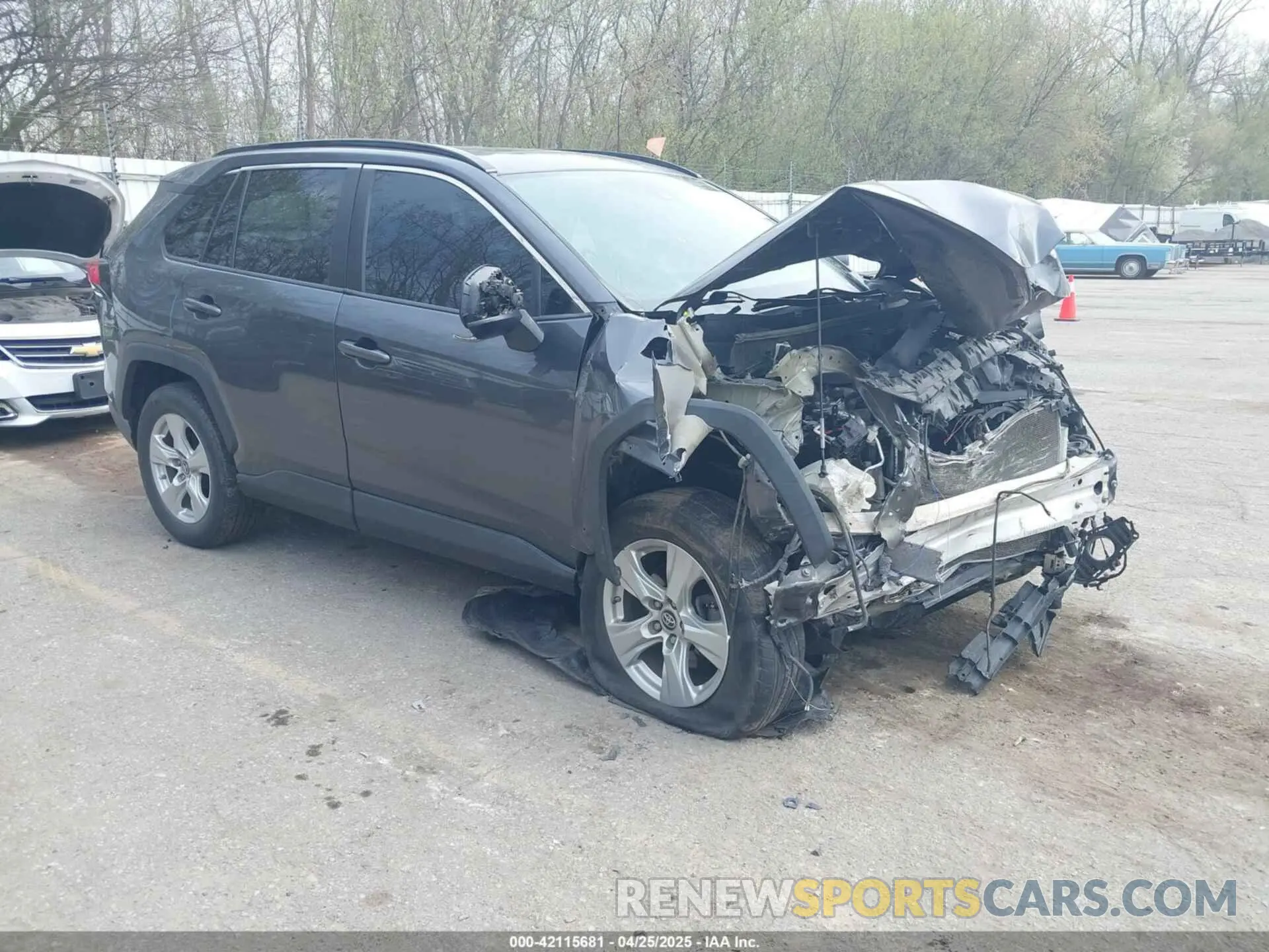 1 Photograph of a damaged car 2T3P1RFV7KC007112 TOYOTA RAV4 2019