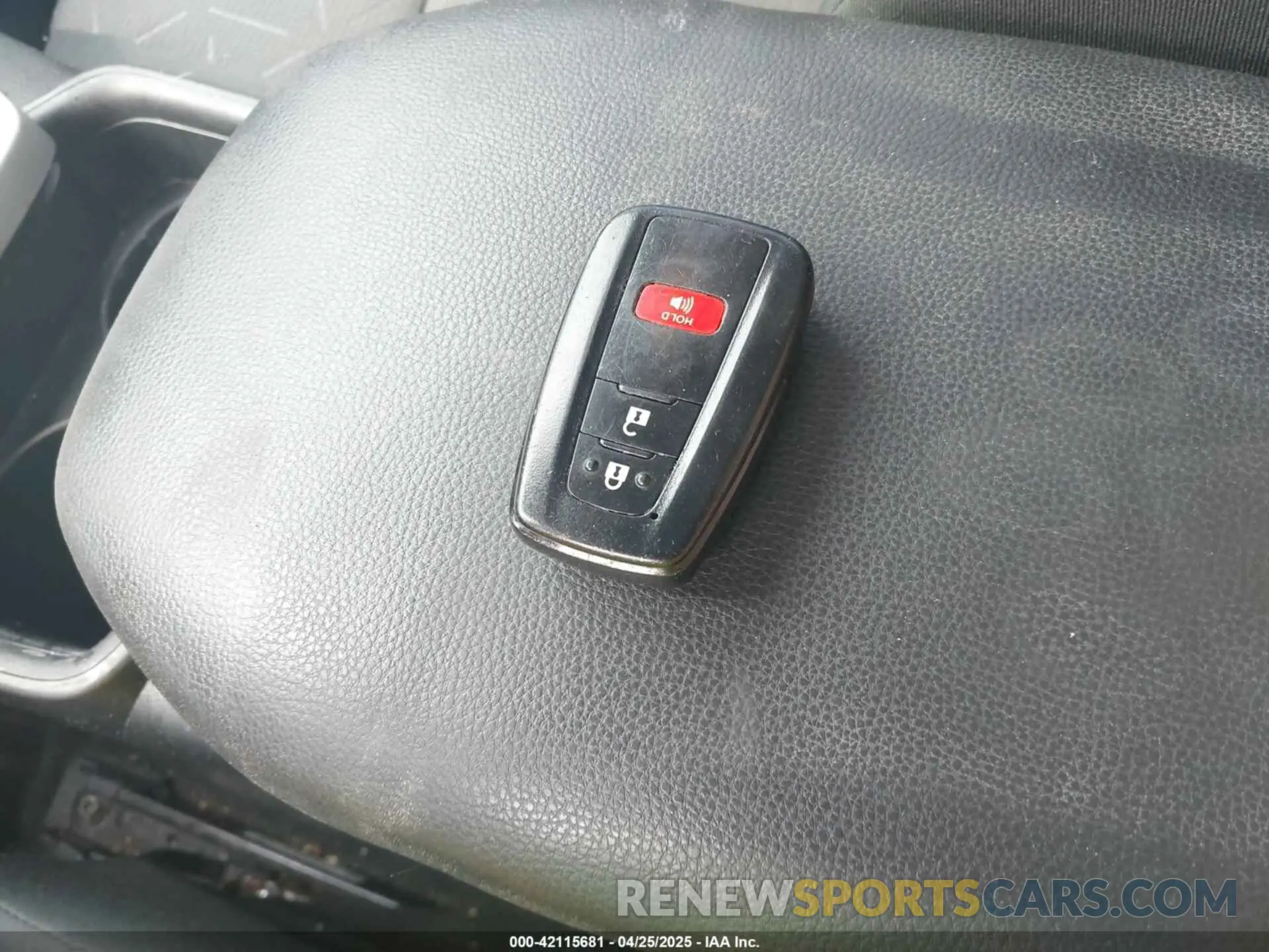 11 Photograph of a damaged car 2T3P1RFV7KC007112 TOYOTA RAV4 2019