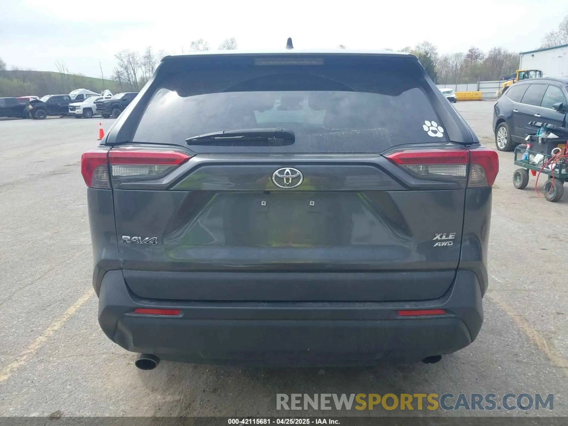 17 Photograph of a damaged car 2T3P1RFV7KC007112 TOYOTA RAV4 2019