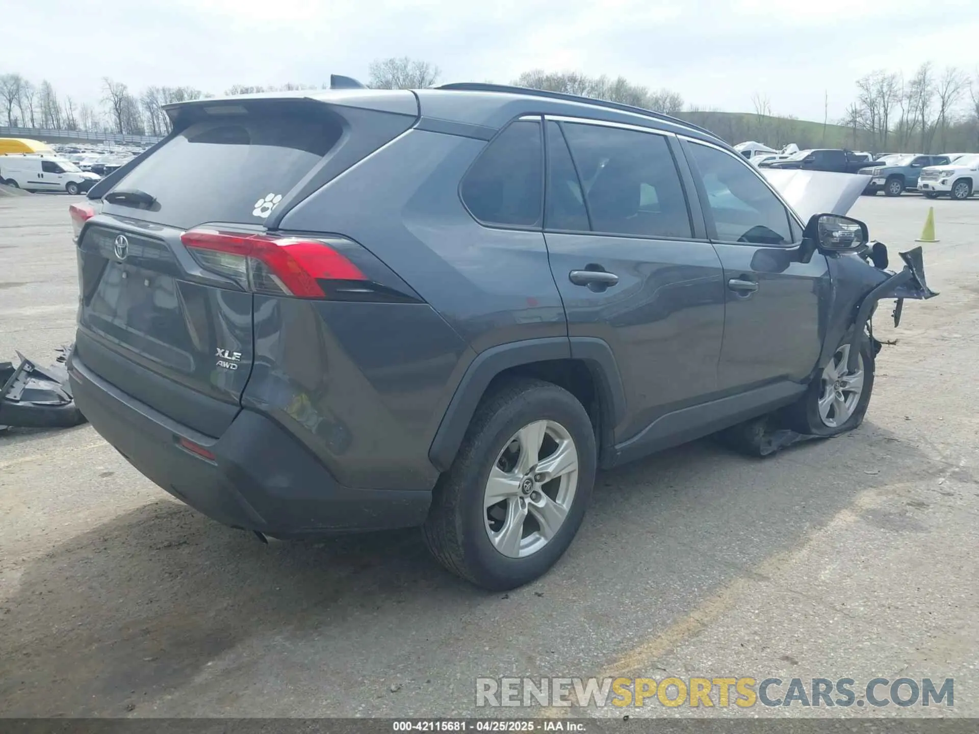 4 Photograph of a damaged car 2T3P1RFV7KC007112 TOYOTA RAV4 2019