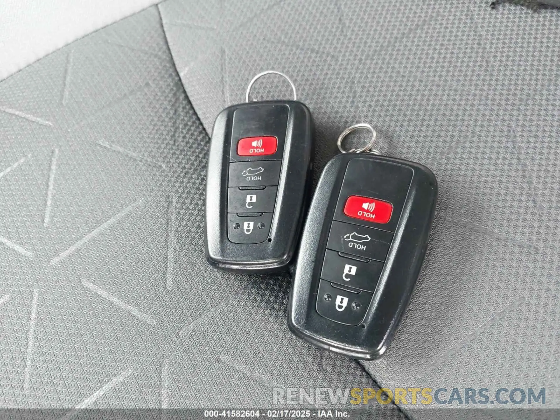 11 Photograph of a damaged car 2T3P1RFV7KC010558 TOYOTA RAV4 2019