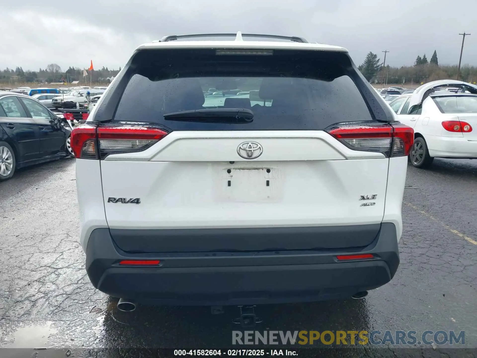 16 Photograph of a damaged car 2T3P1RFV7KC010558 TOYOTA RAV4 2019