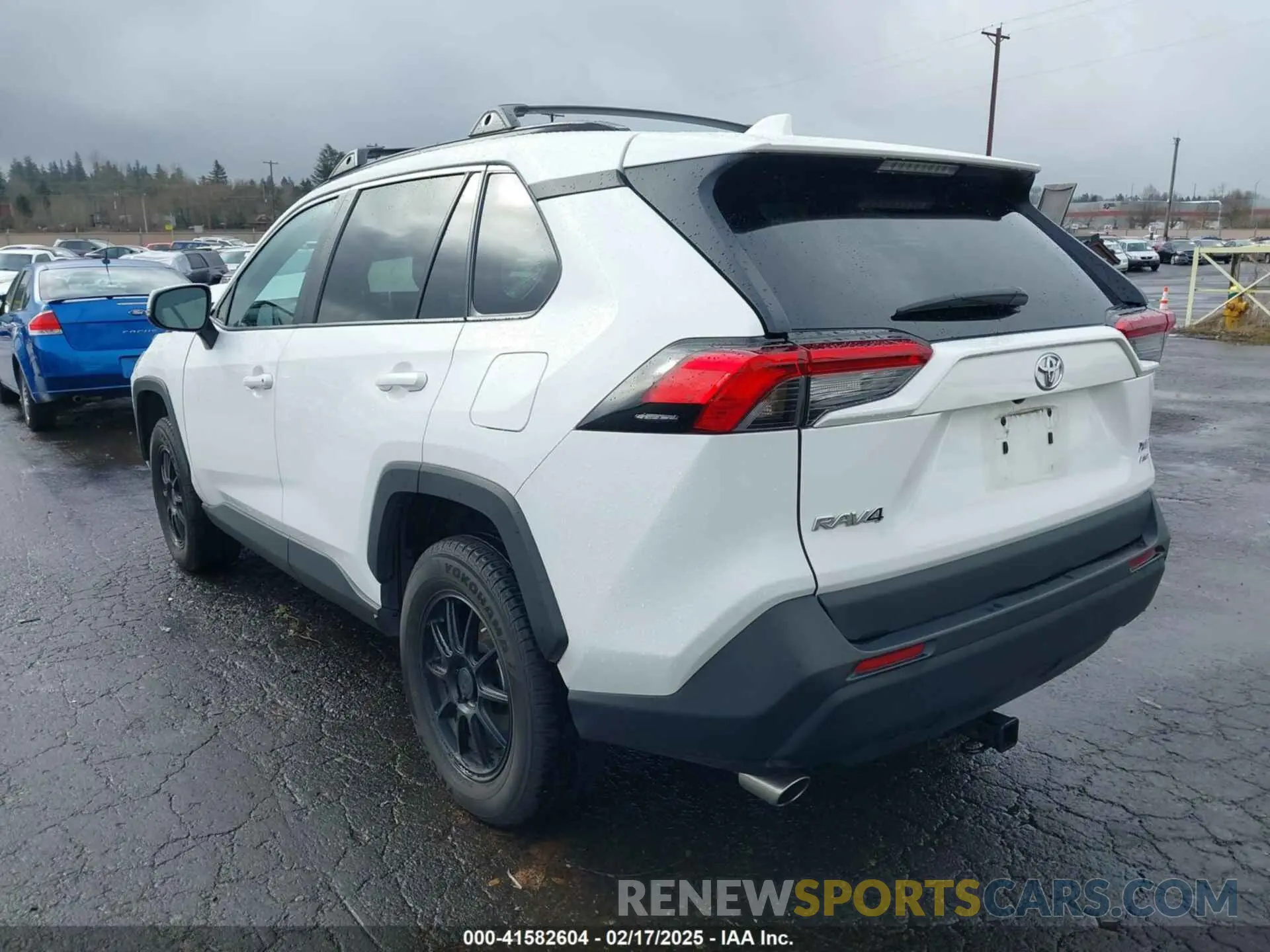 3 Photograph of a damaged car 2T3P1RFV7KC010558 TOYOTA RAV4 2019