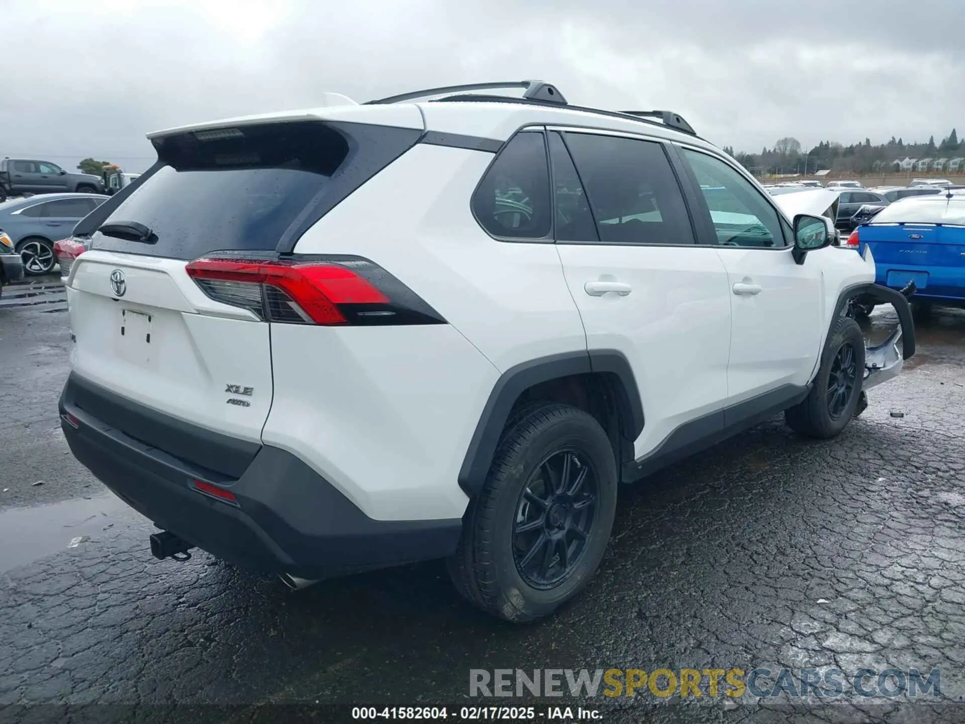 4 Photograph of a damaged car 2T3P1RFV7KC010558 TOYOTA RAV4 2019