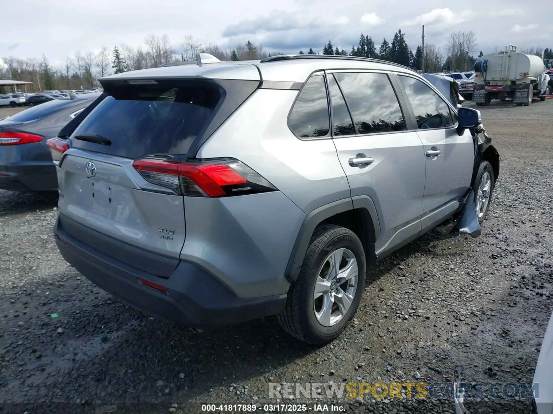 4 Photograph of a damaged car 2T3P1RFV7KC011659 TOYOTA RAV4 2019