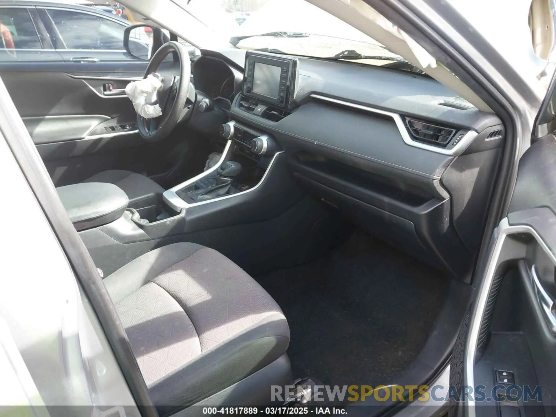 5 Photograph of a damaged car 2T3P1RFV7KC011659 TOYOTA RAV4 2019