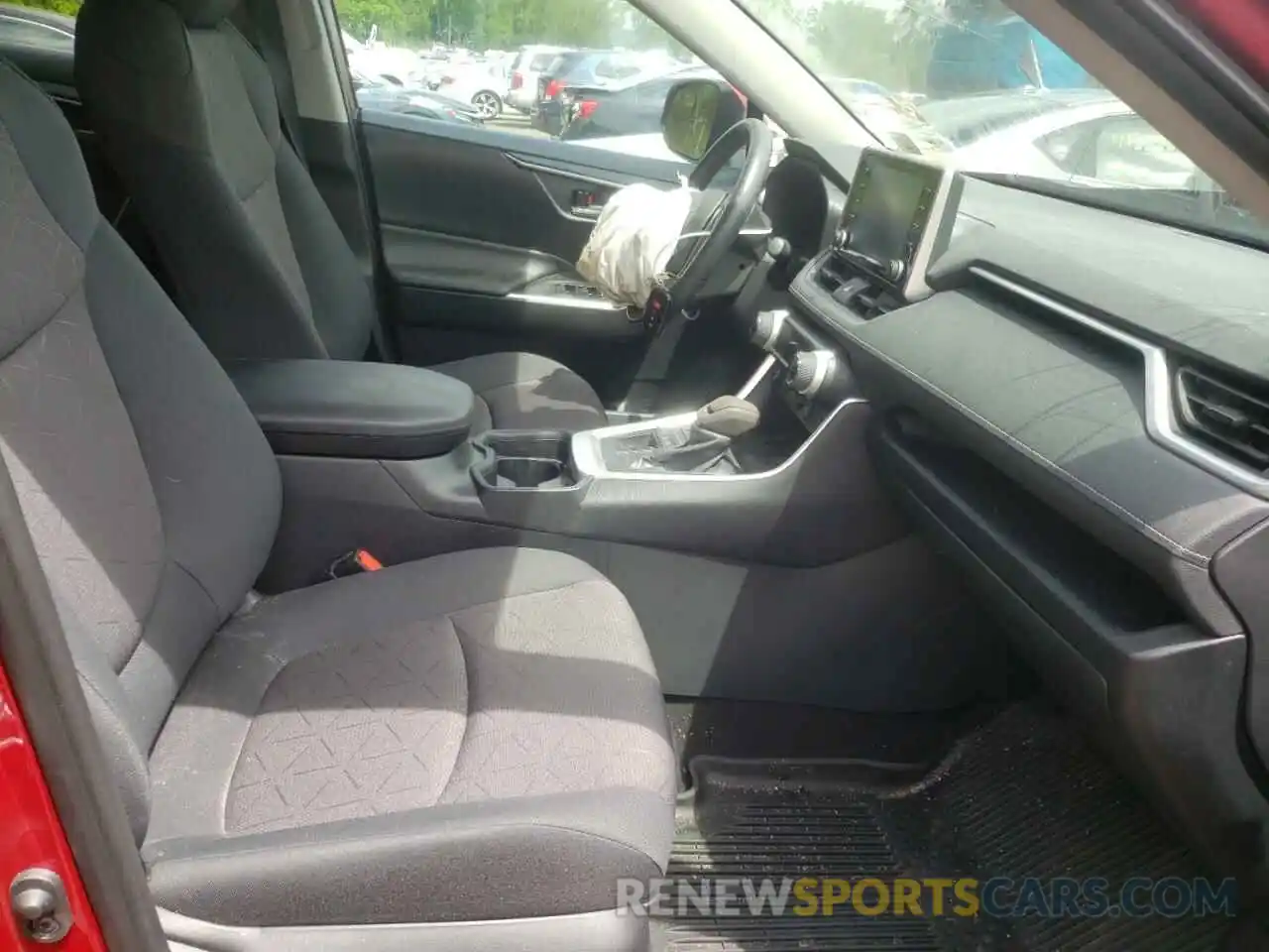 5 Photograph of a damaged car 2T3P1RFV7KC029630 TOYOTA RAV4 2019