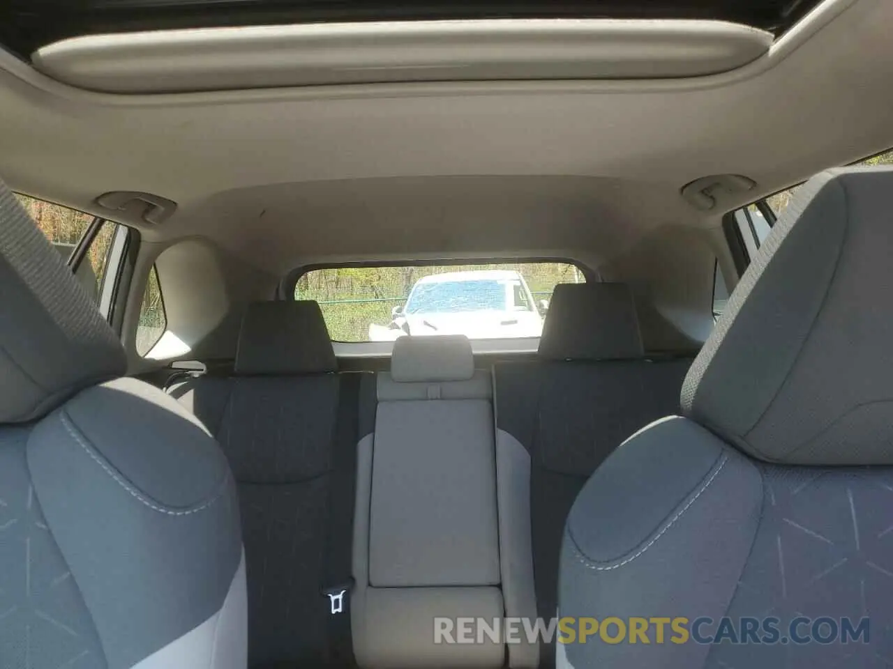10 Photograph of a damaged car 2T3P1RFV7KC035816 TOYOTA RAV4 2019