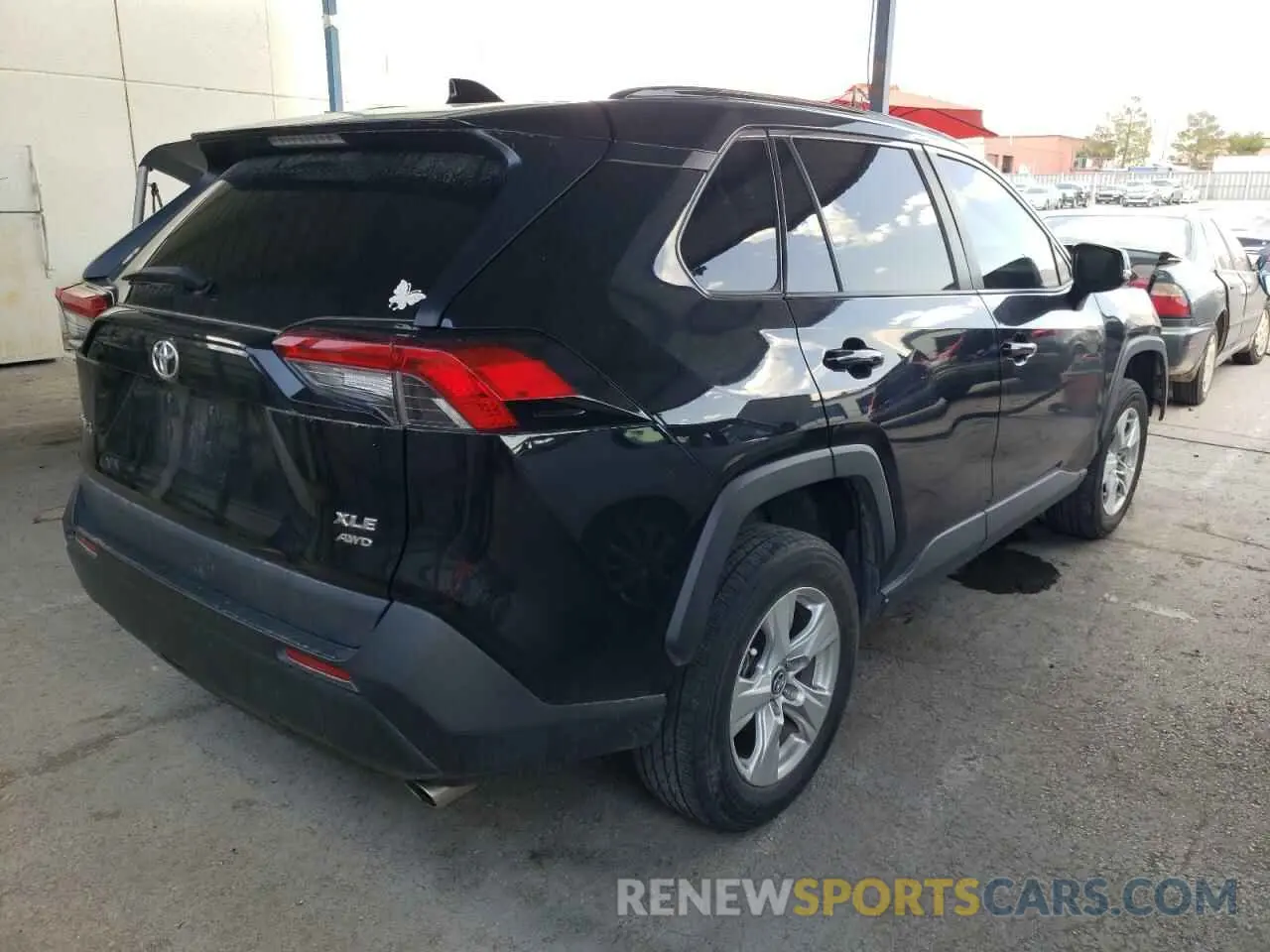 4 Photograph of a damaged car 2T3P1RFV7KW053683 TOYOTA RAV4 2019